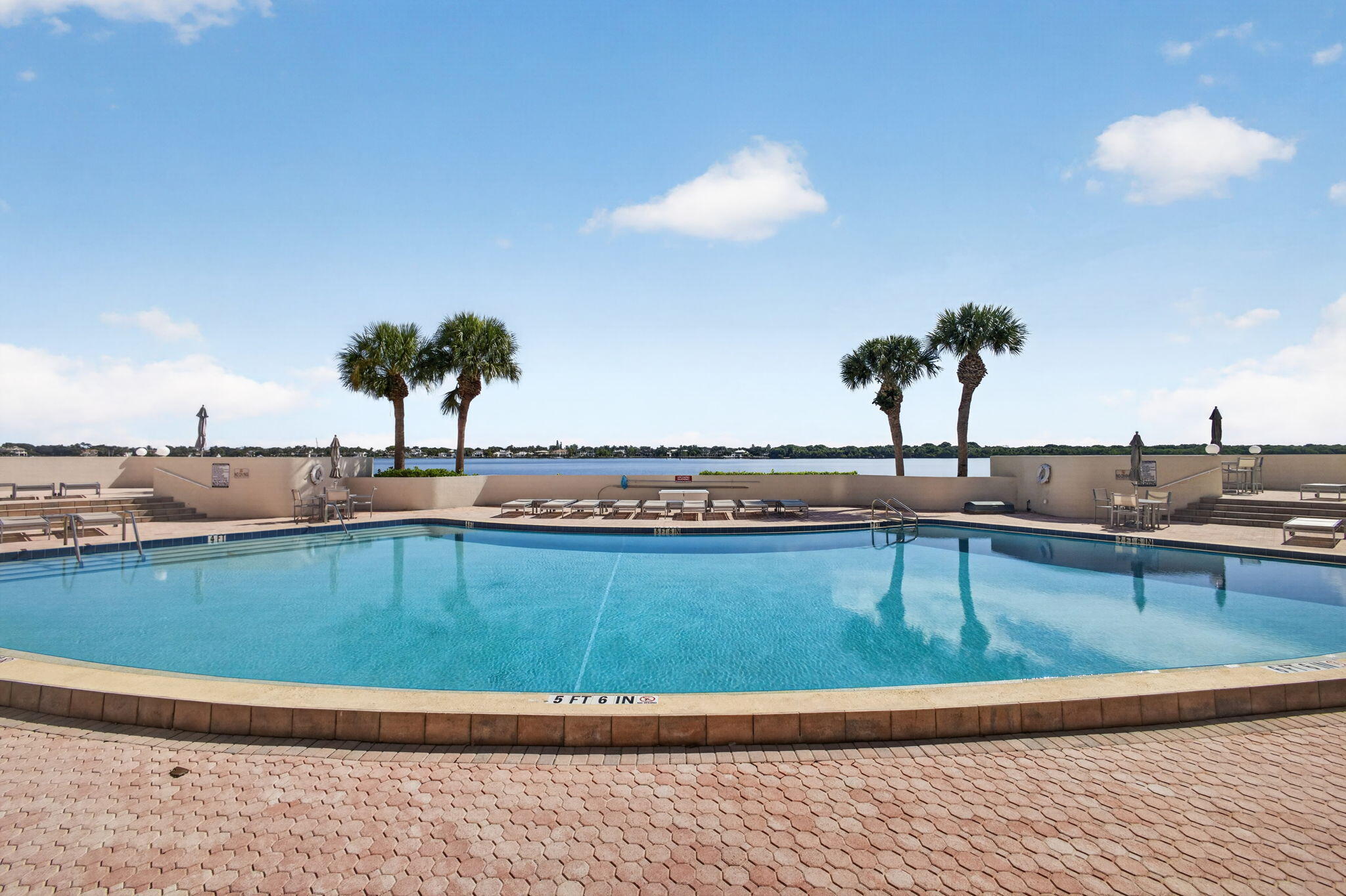 126 LAKESHORE #1125, North Palm Beach FL 33408