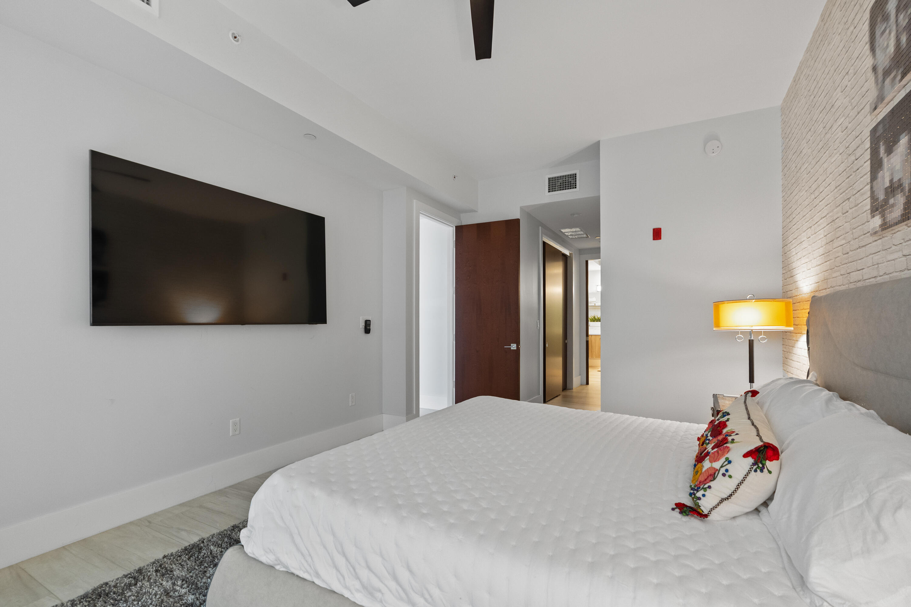 2770 NE 14TH #203, Fort Lauderdale FL 33304