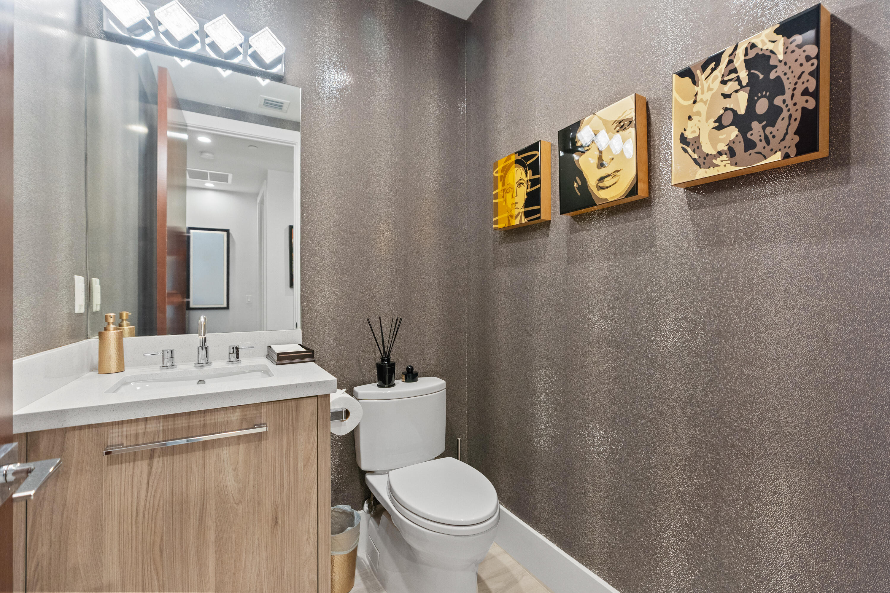 2770 NE 14TH #203, Fort Lauderdale FL 33304