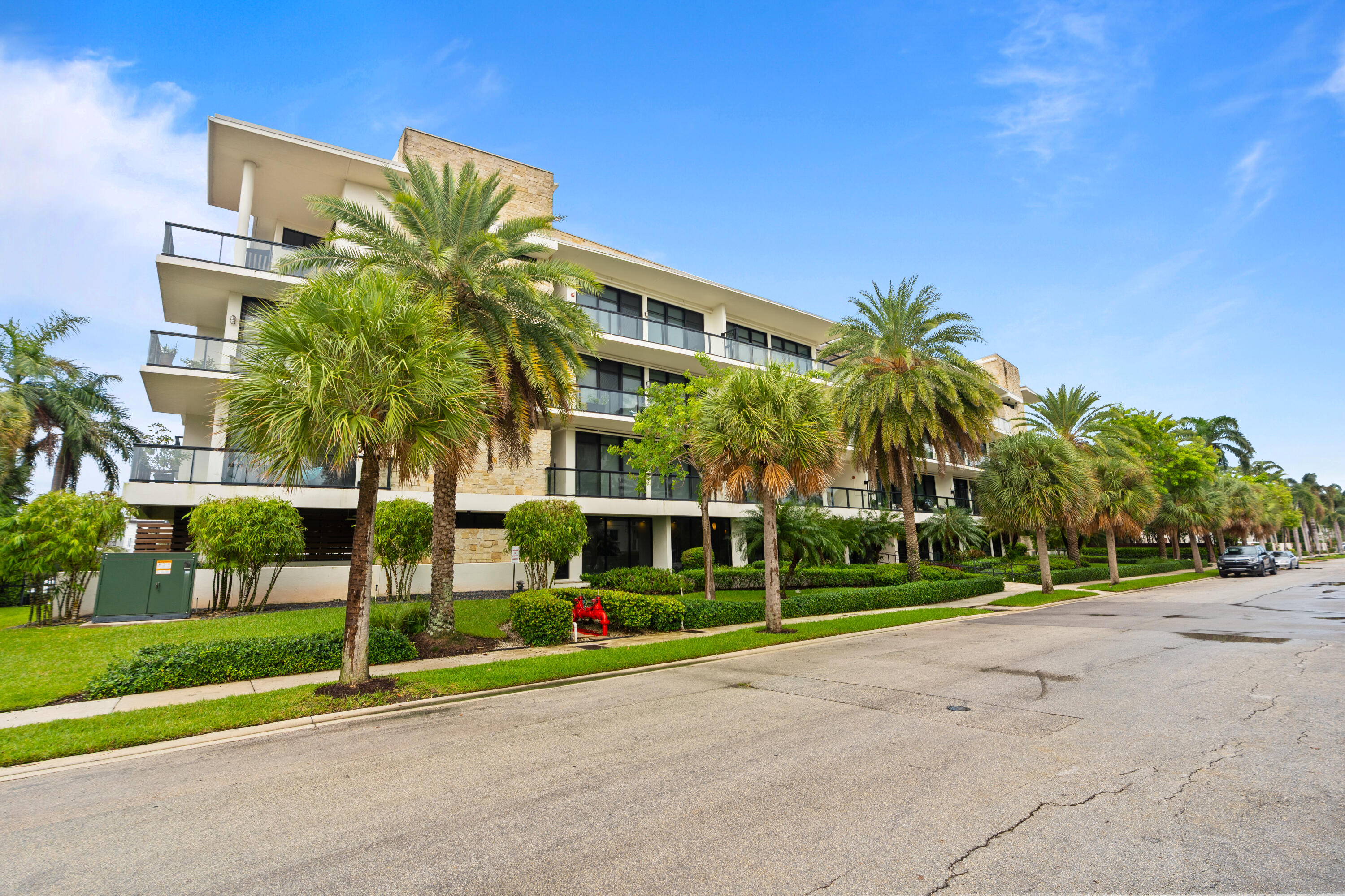 2770 NE 14TH #203, Fort Lauderdale FL 33304