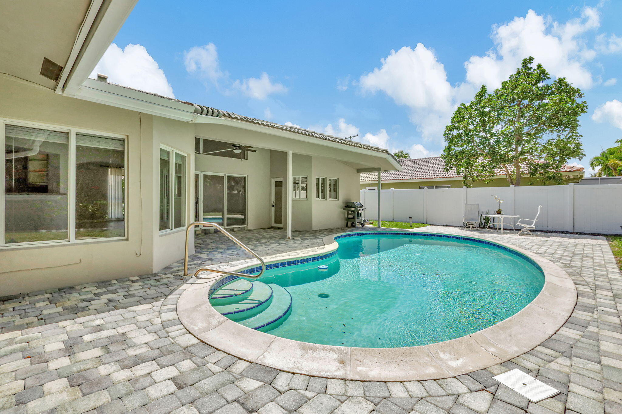 3841 NE 6TH, Boca Raton FL 33431