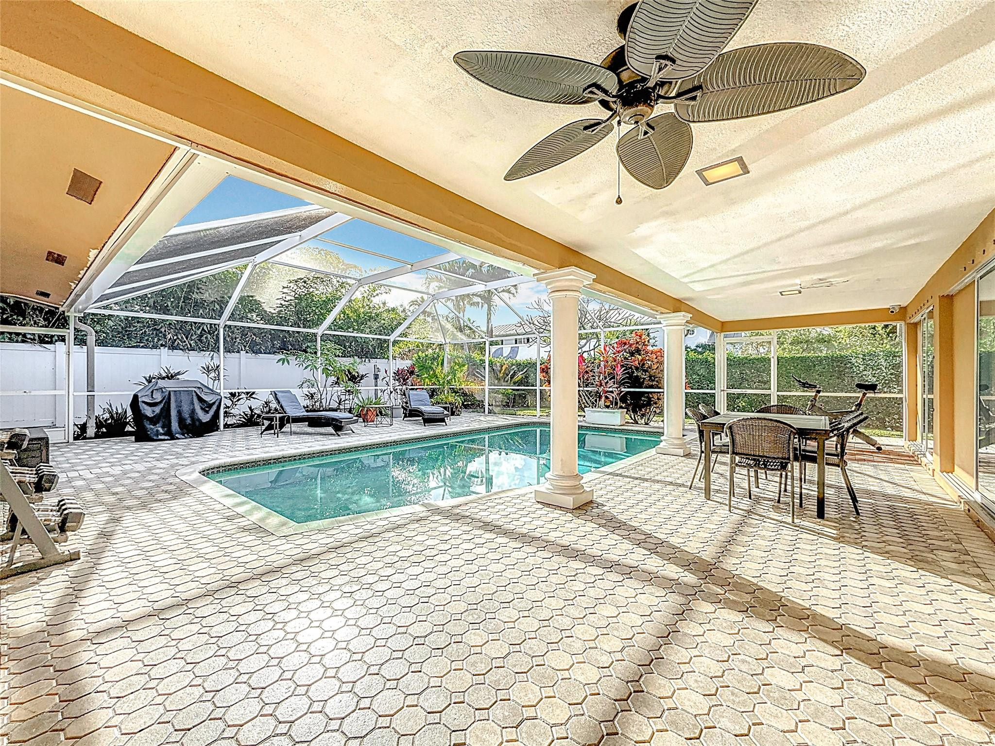 4100 NE 25TH, Lighthouse Point FL 33064