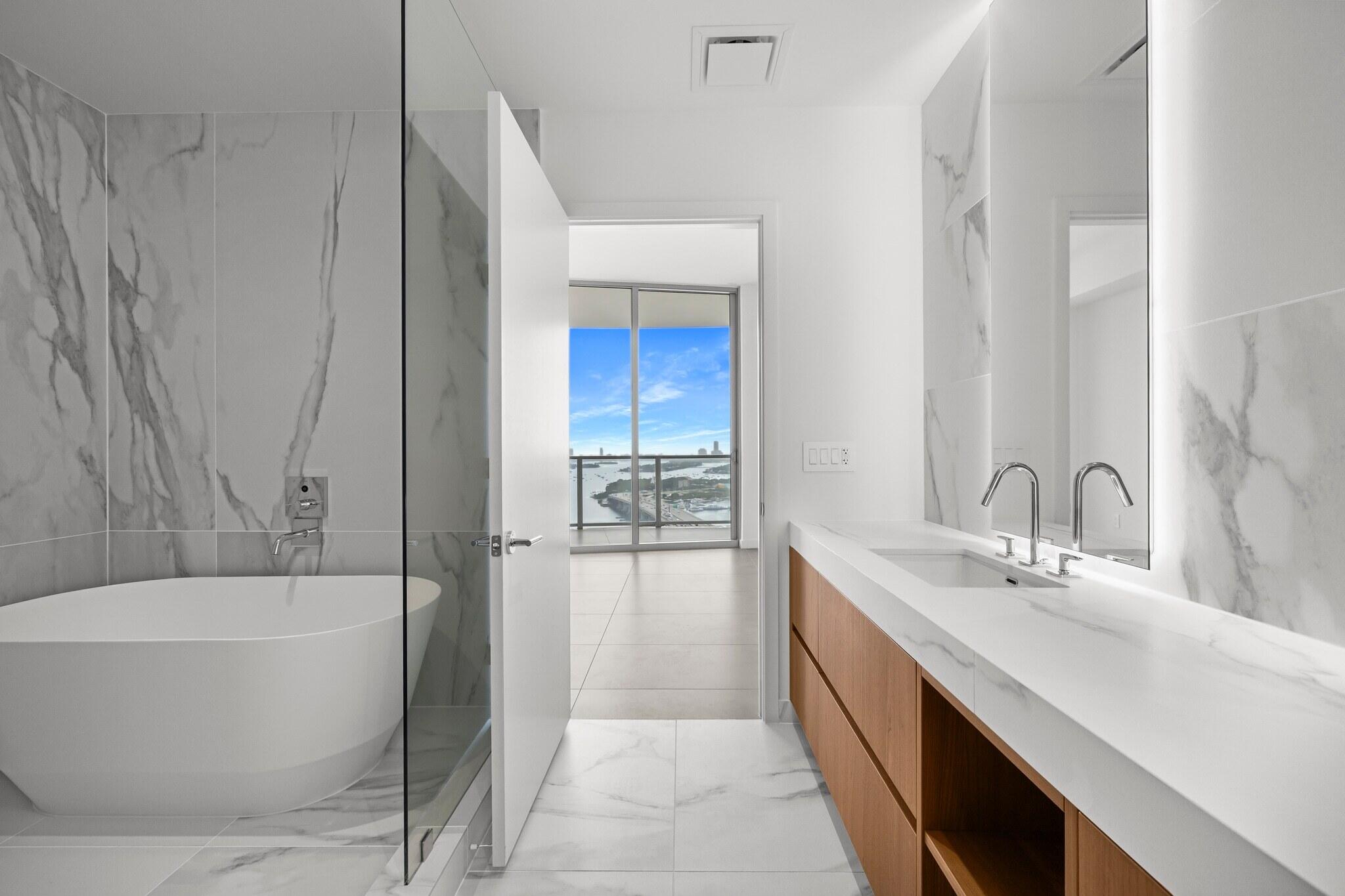 1400 Biscayne #3204, Miami FL 33132