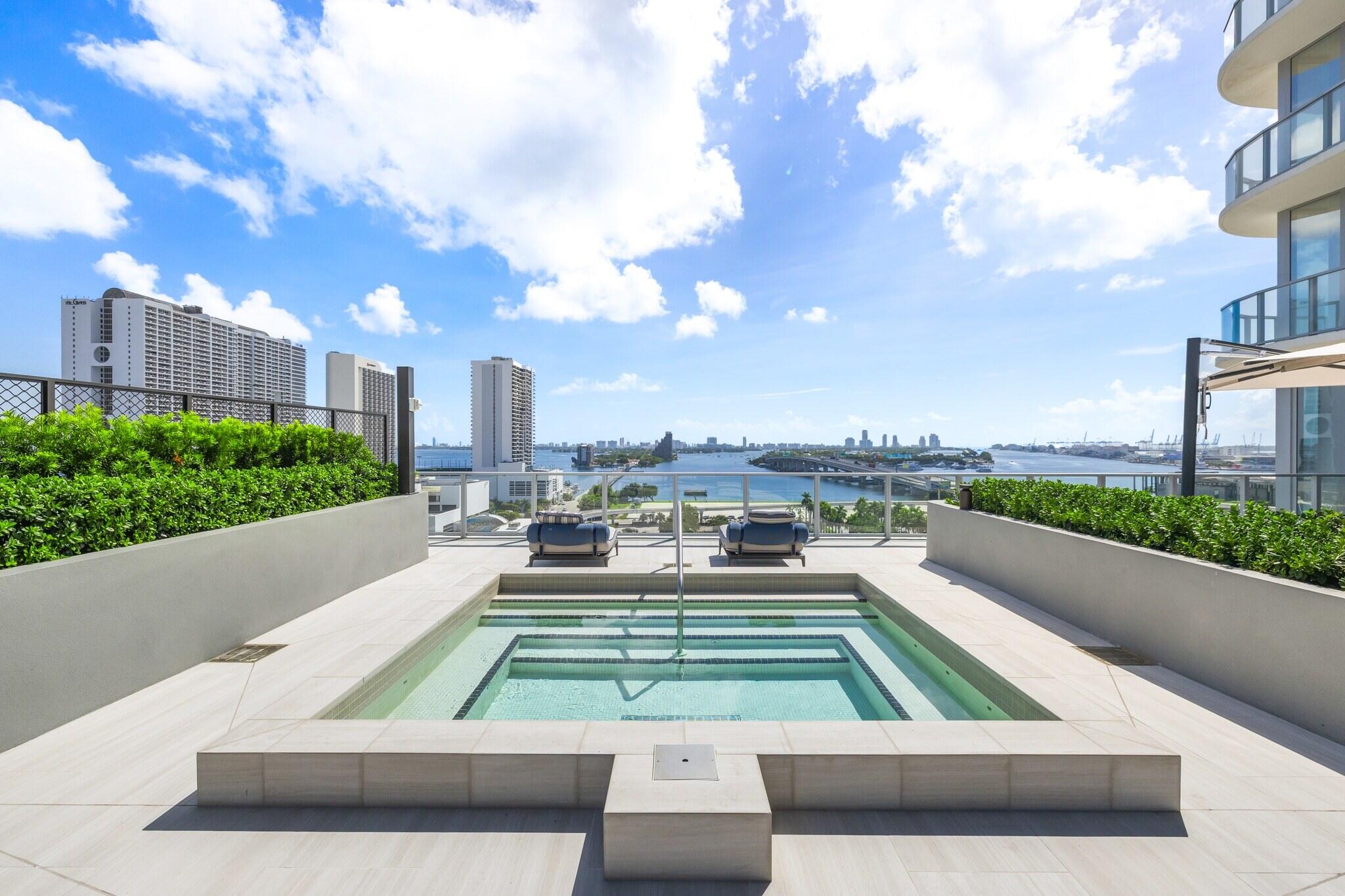 1400 Biscayne #3204, Miami FL 33132