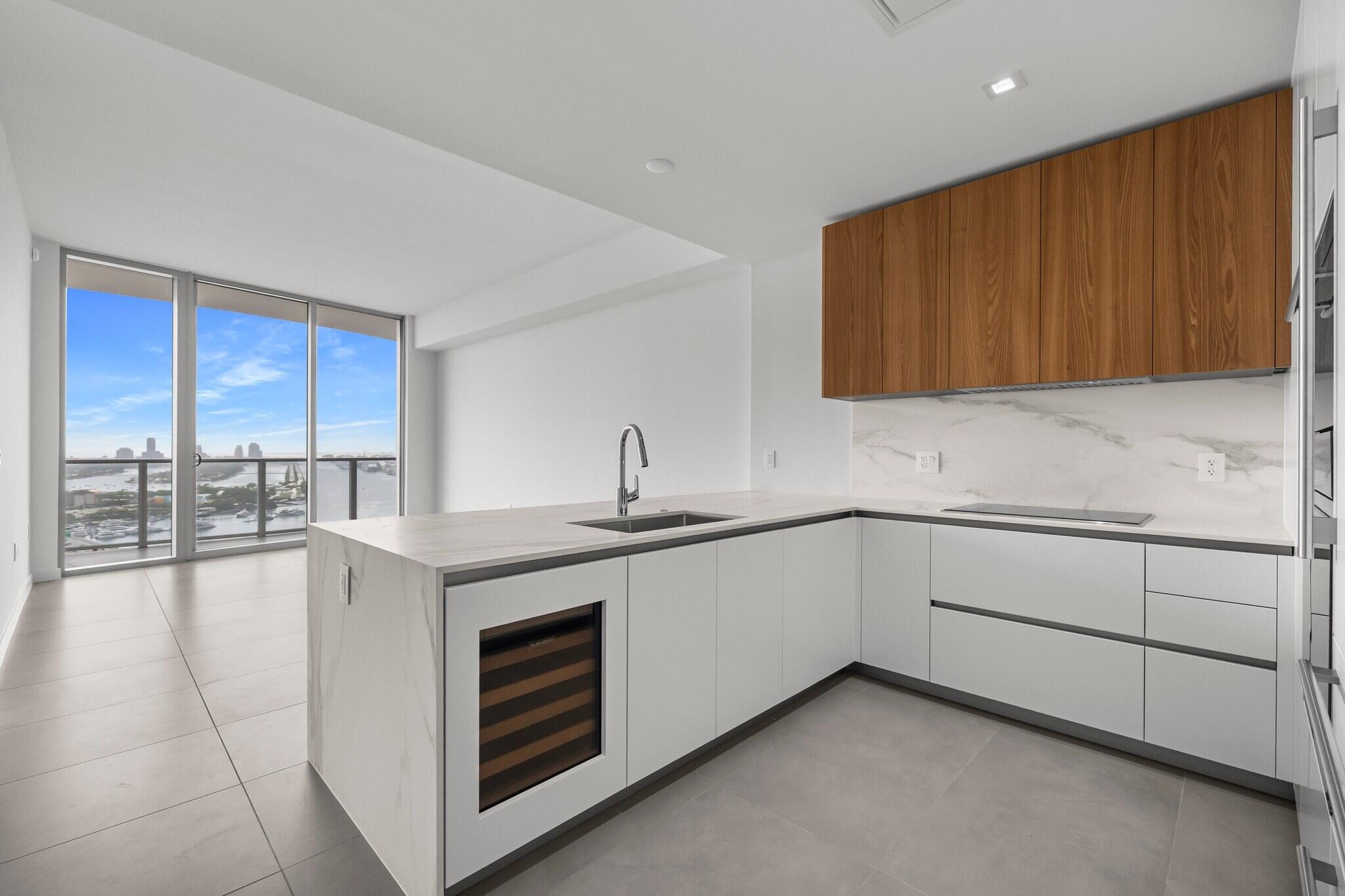 1400 Biscayne #3204, Miami FL 33132