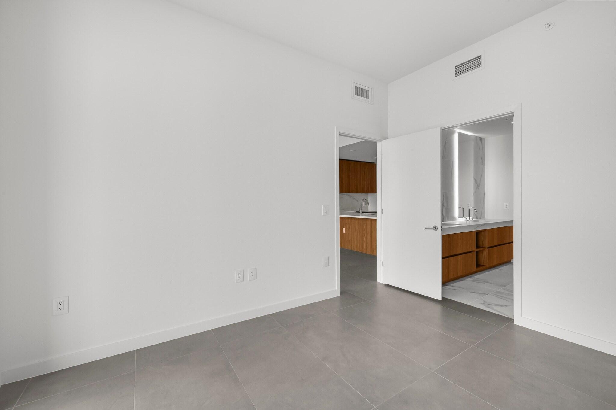 1400 Biscayne #3204, Miami FL 33132