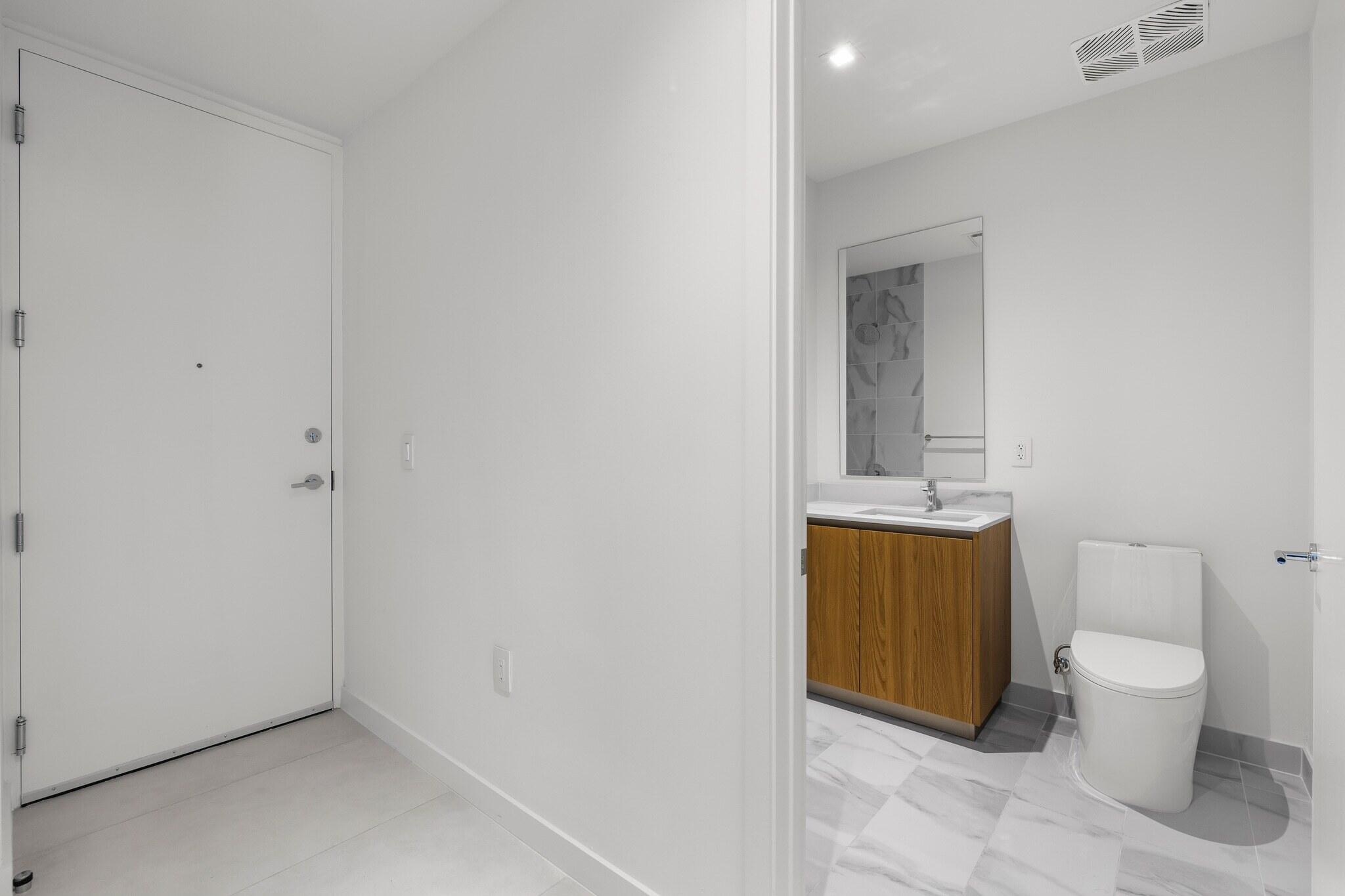 1400 Biscayne #3604, Miami FL 33132
