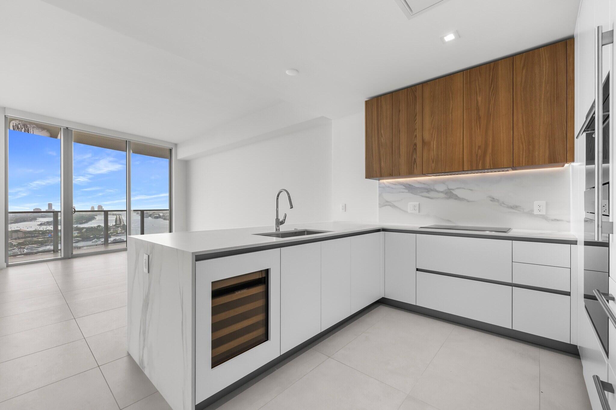 1400 Biscayne #3604, Miami FL 33132
