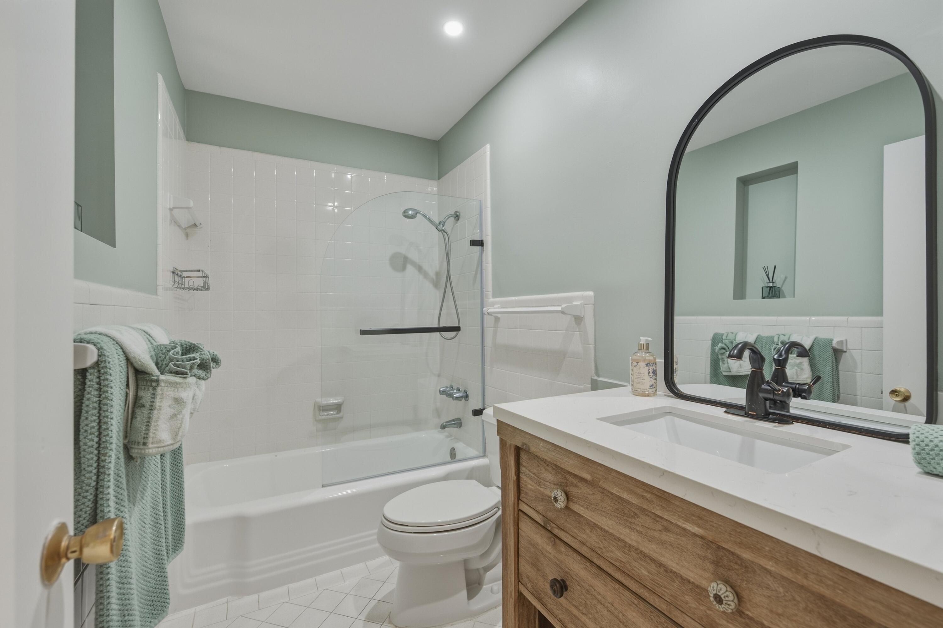 2330 NE 36th #11, Lighthouse Point FL 33064