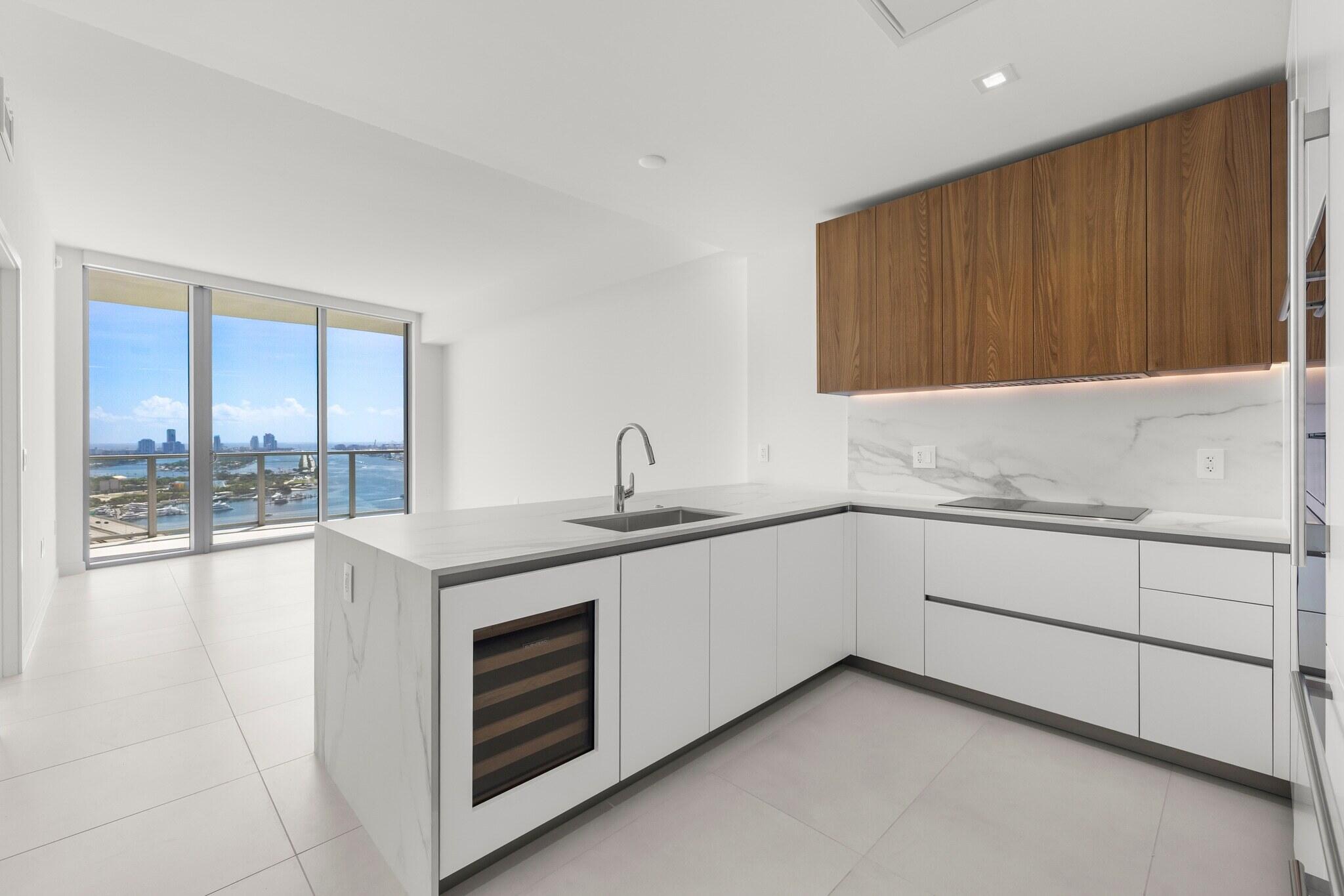 1400 Biscayne #2904, Miami FL 33132
