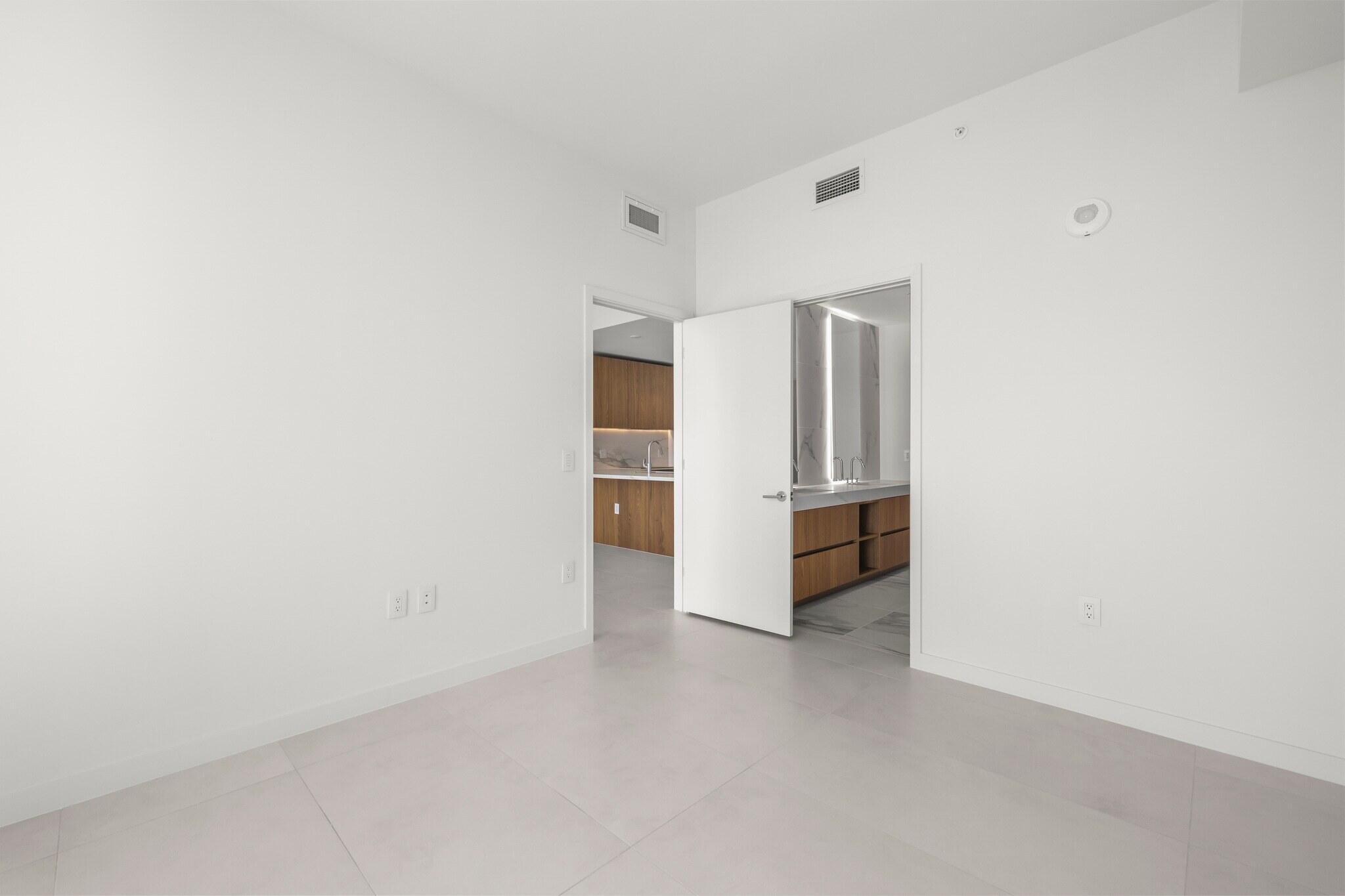 1400 Biscayne #2904, Miami FL 33132