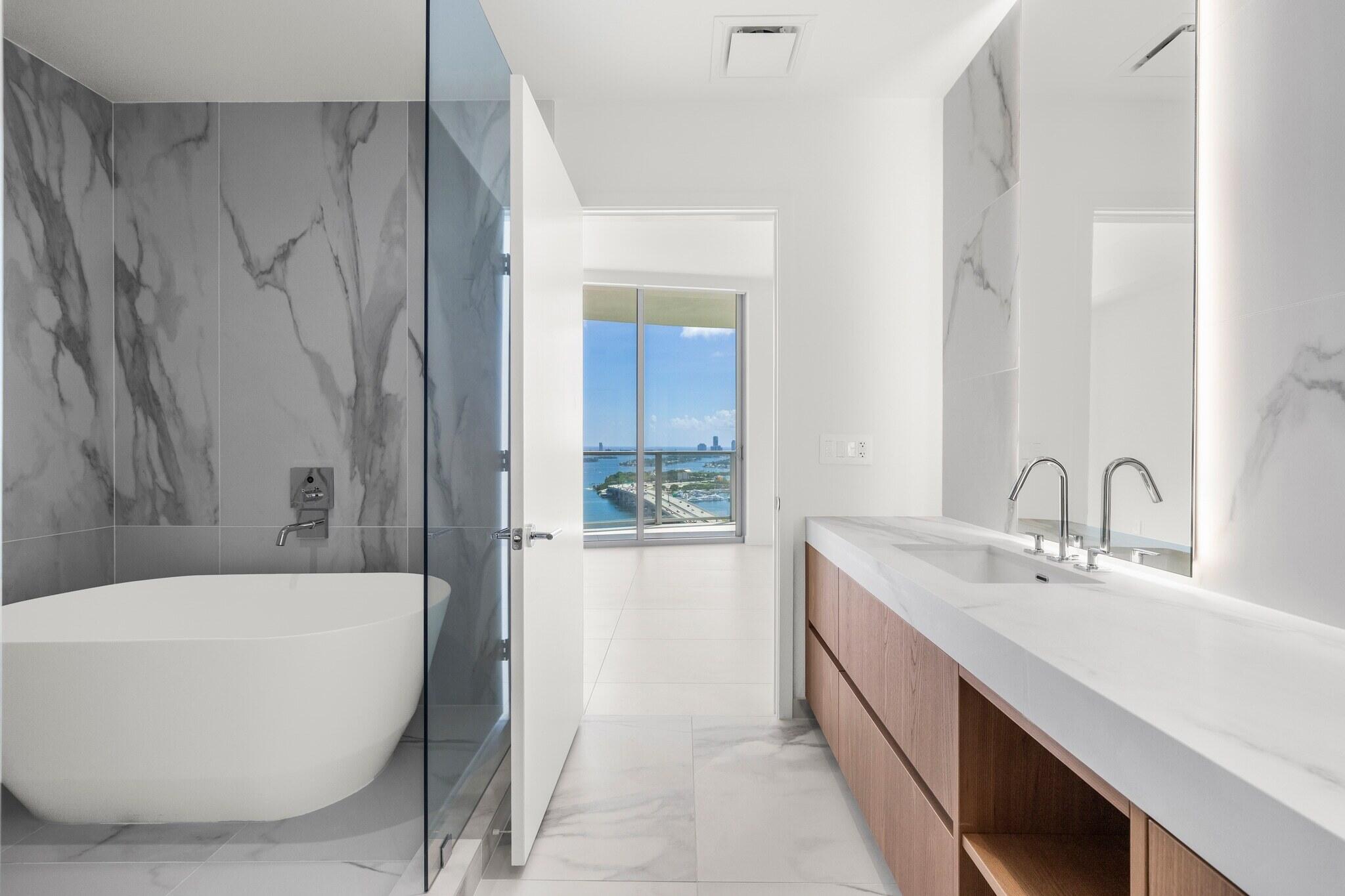 1400 Biscayne #2904, Miami FL 33132