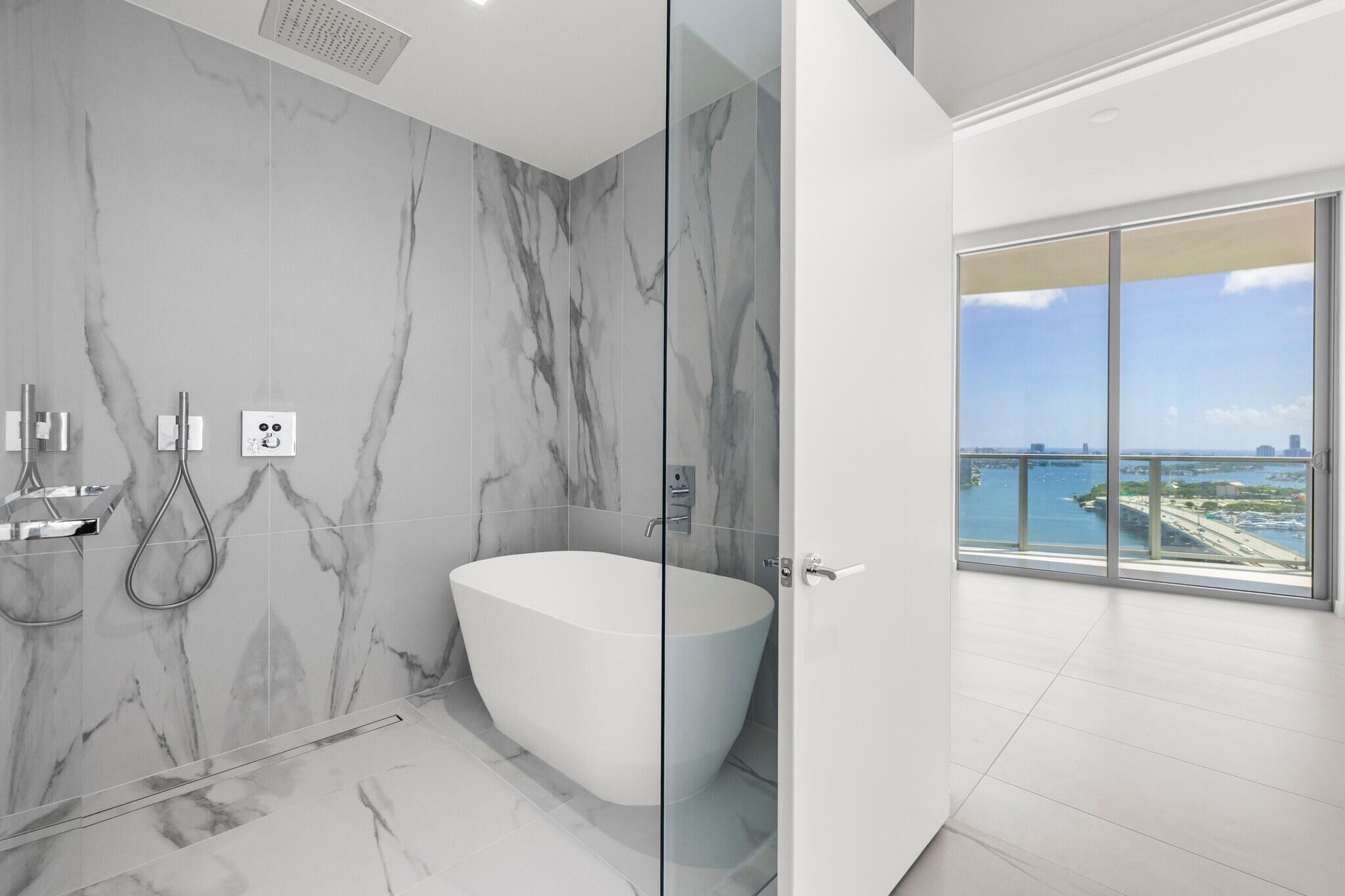 1400 Biscayne #2904, Miami FL 33132