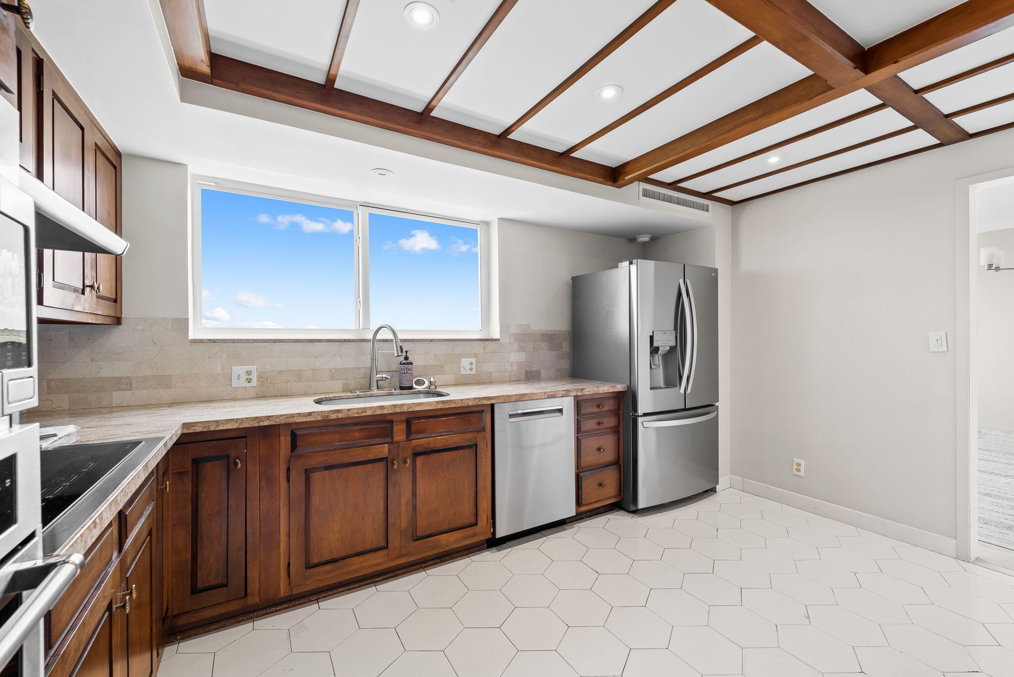 333 SUNSET #1008, Fort Lauderdale FL 33301