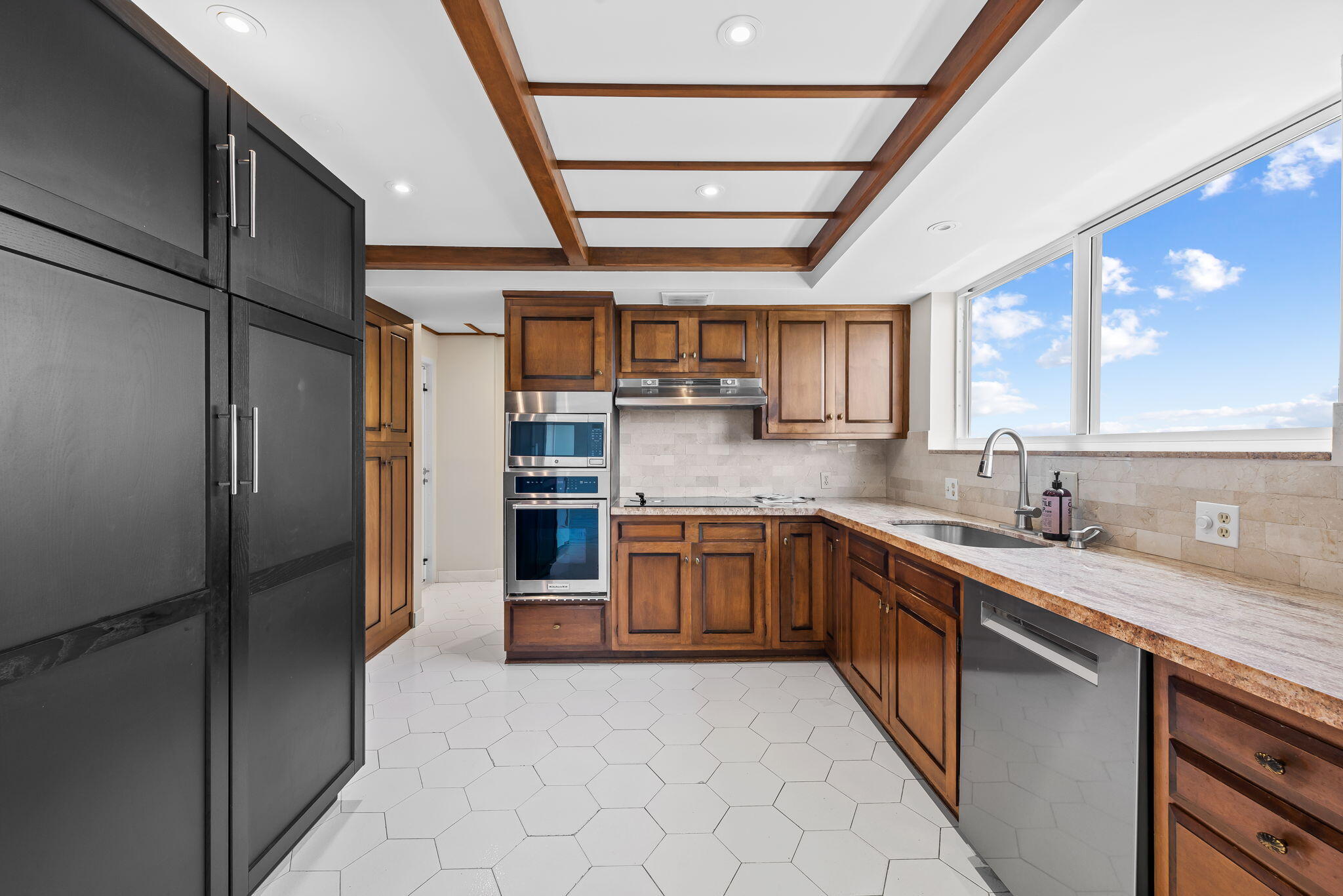 333 SUNSET #1008, Fort Lauderdale FL 33301