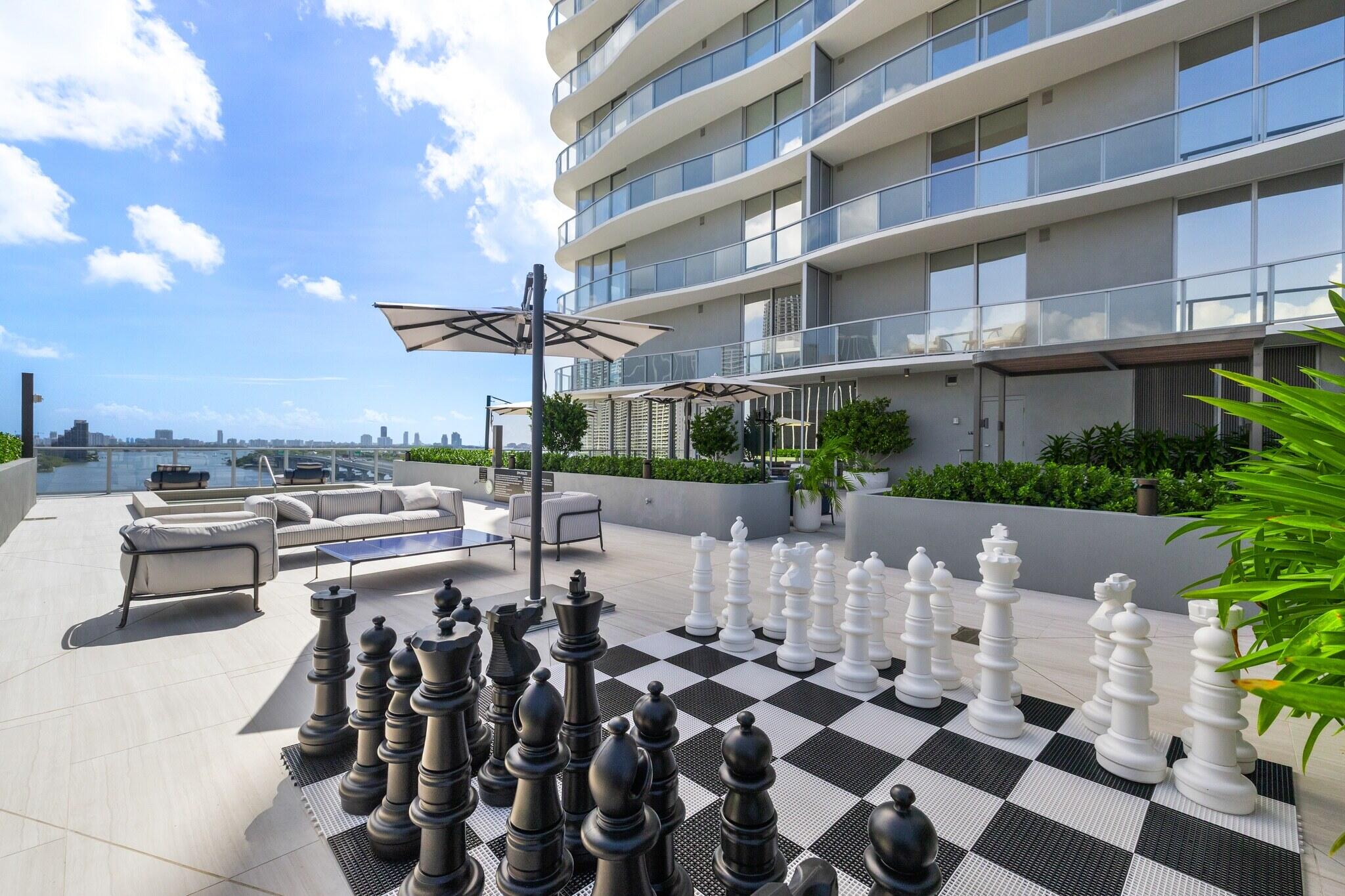 1400 Biscayne #3607, Miami FL 33132
