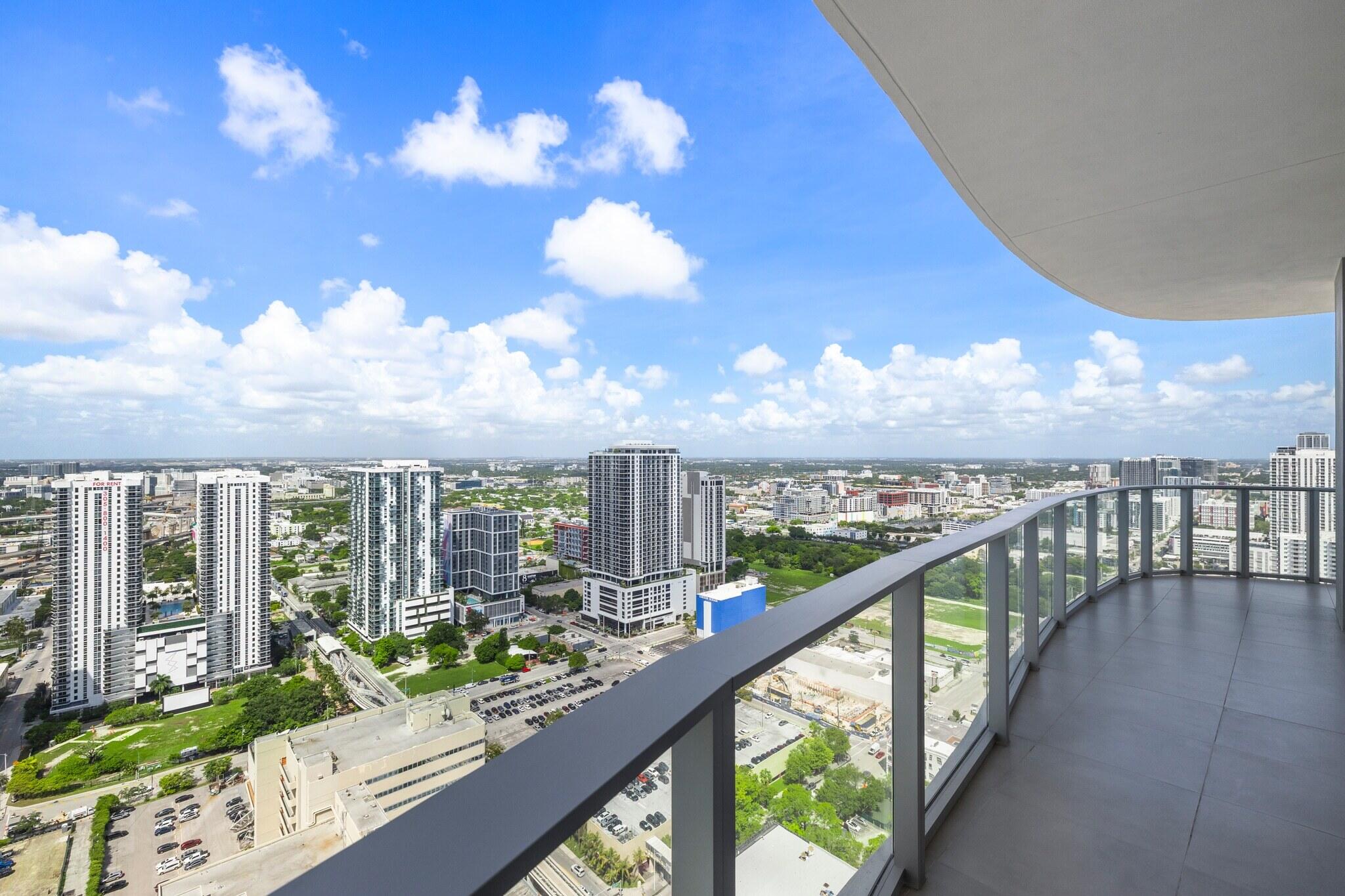 1400 Biscayne #3607, Miami FL 33132