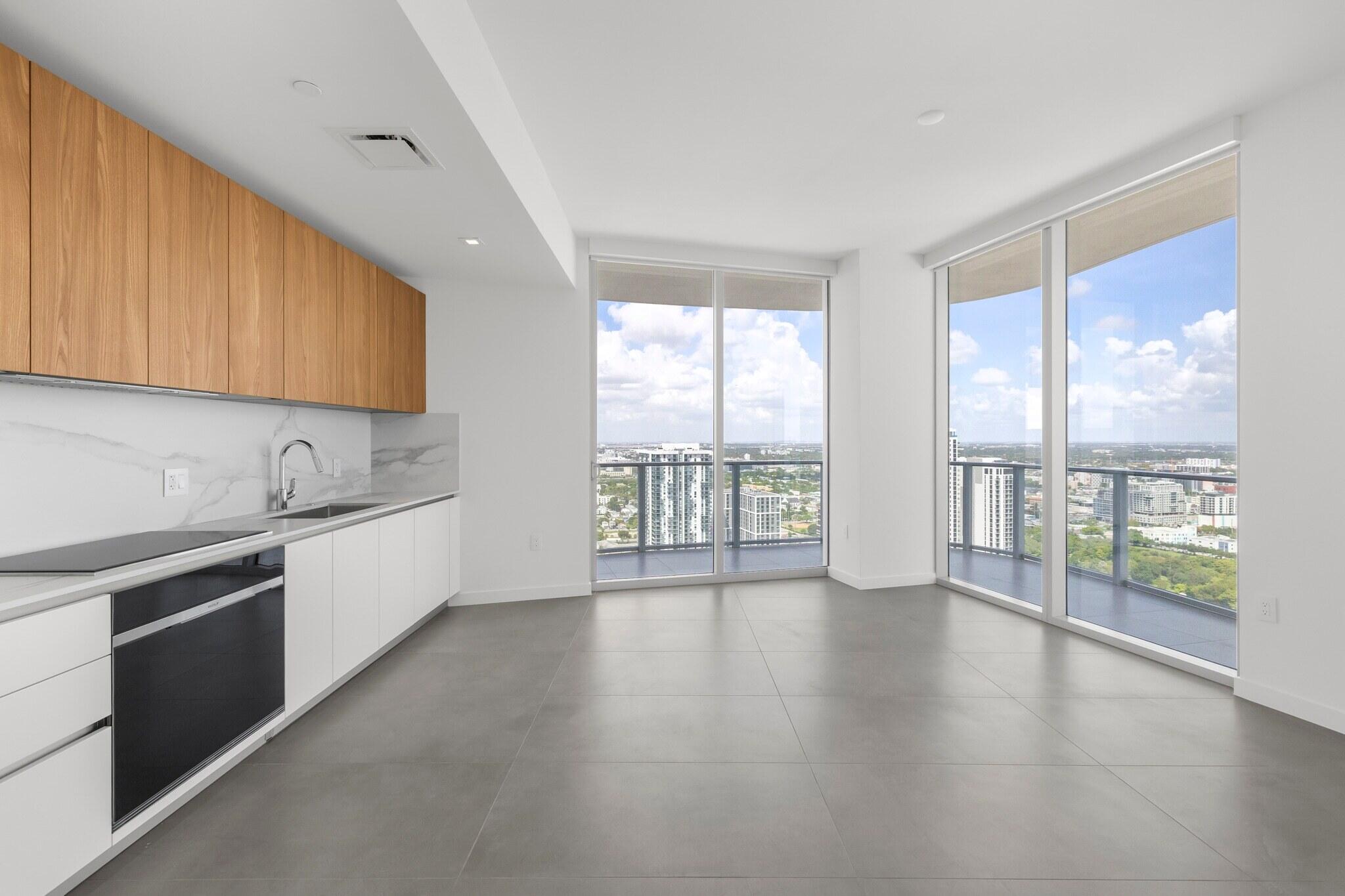 1400 Biscayne #3607, Miami FL 33132