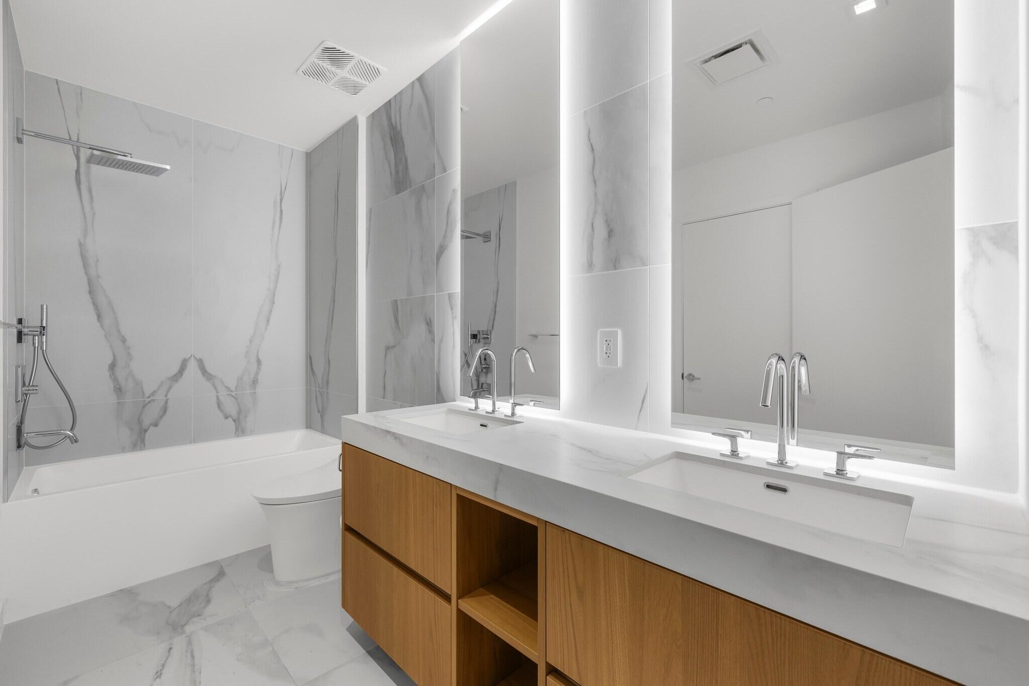 1400 Biscayne #3607, Miami FL 33132