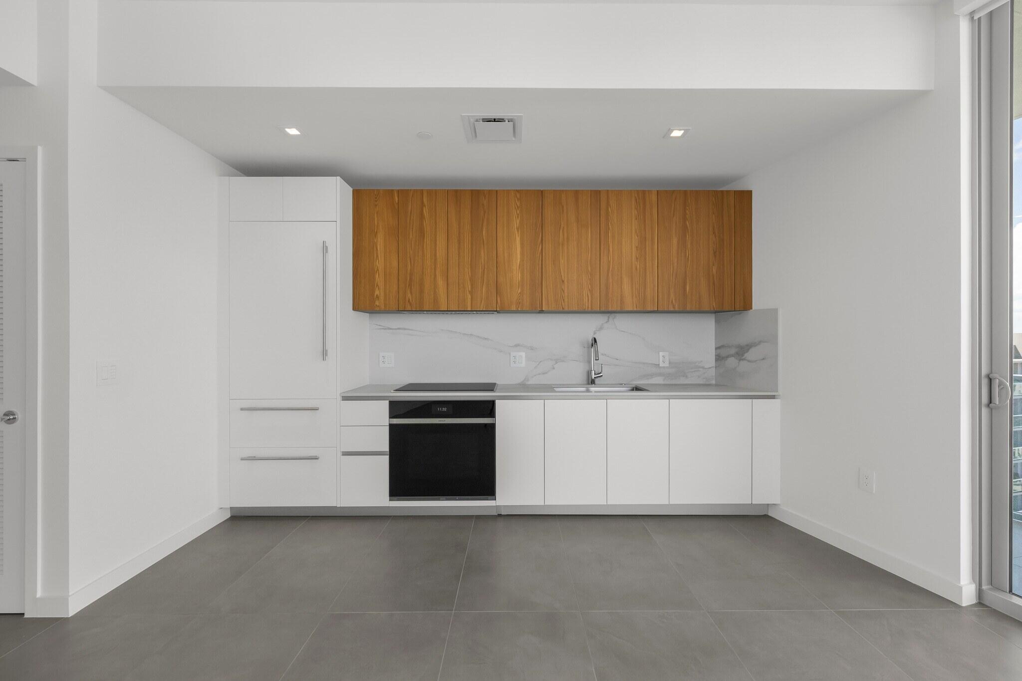1400 Biscayne #3607, Miami FL 33132