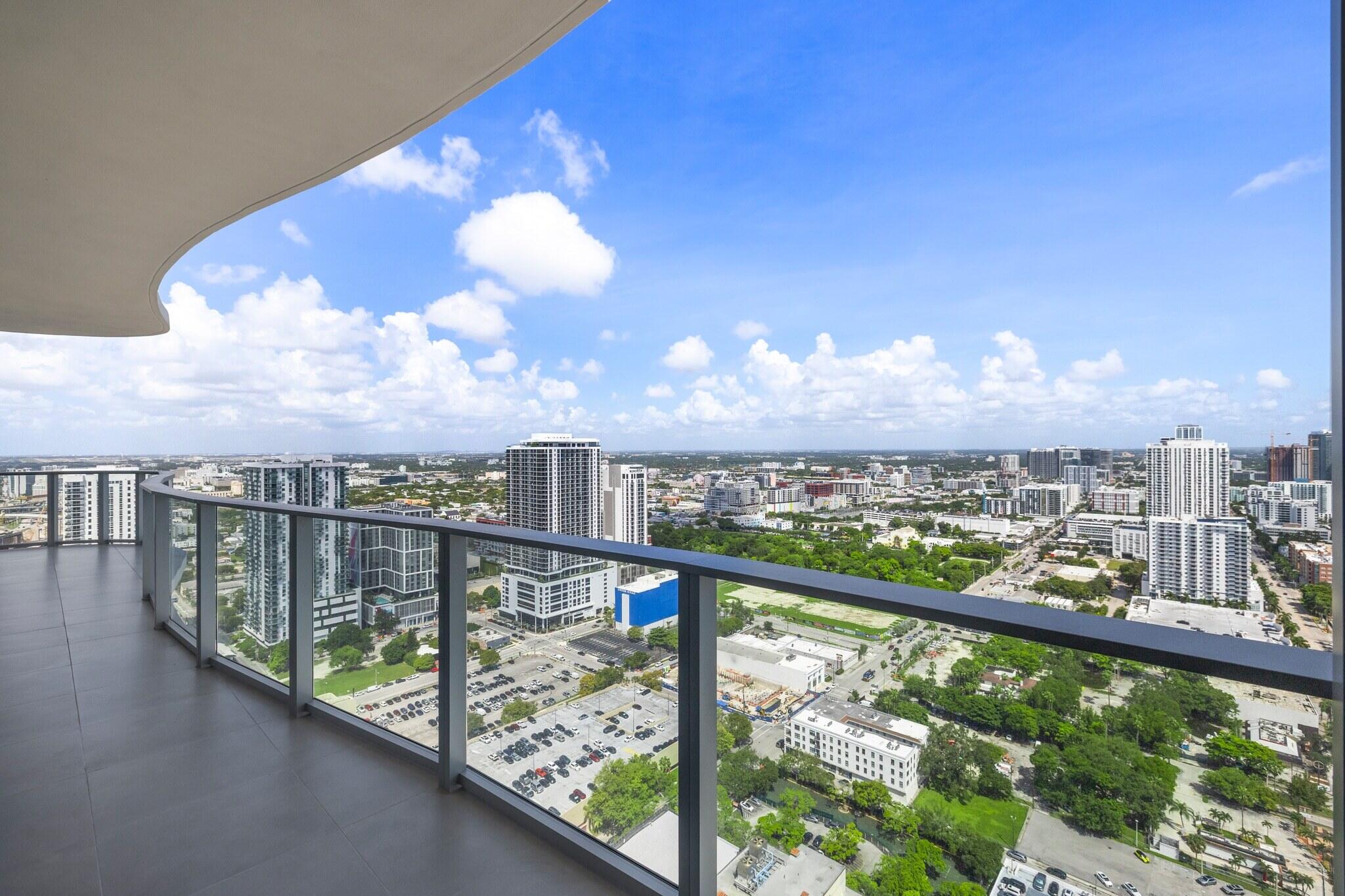 1400 Biscayne #3607, Miami FL 33132
