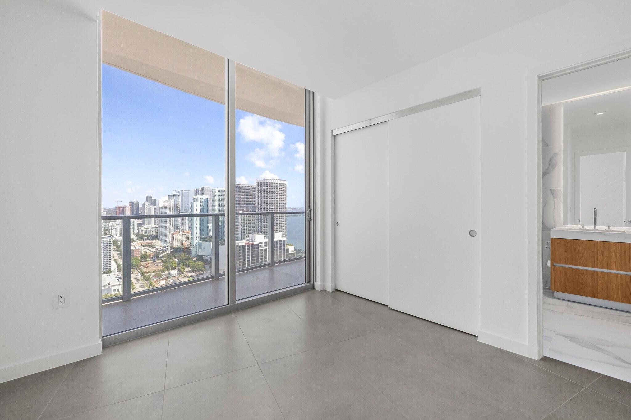 1400 Biscayne #3607, Miami FL 33132