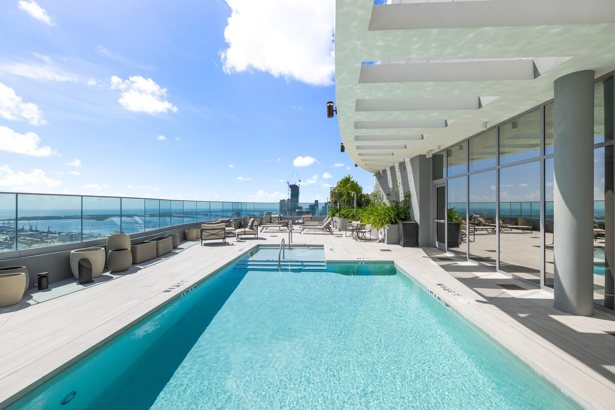 1400 Biscayne #3607, Miami FL 33132