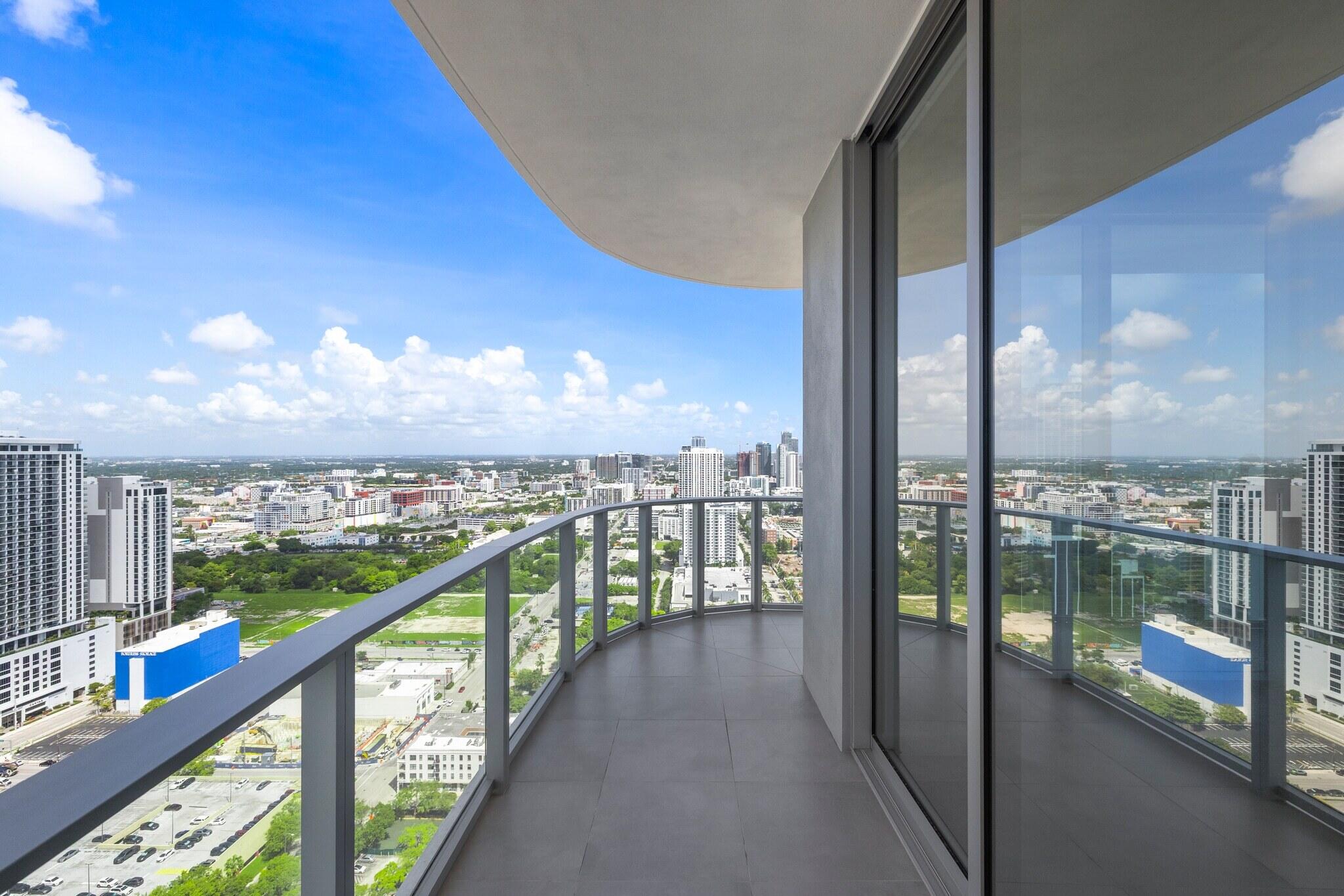 1400 Biscayne #3607, Miami FL 33132