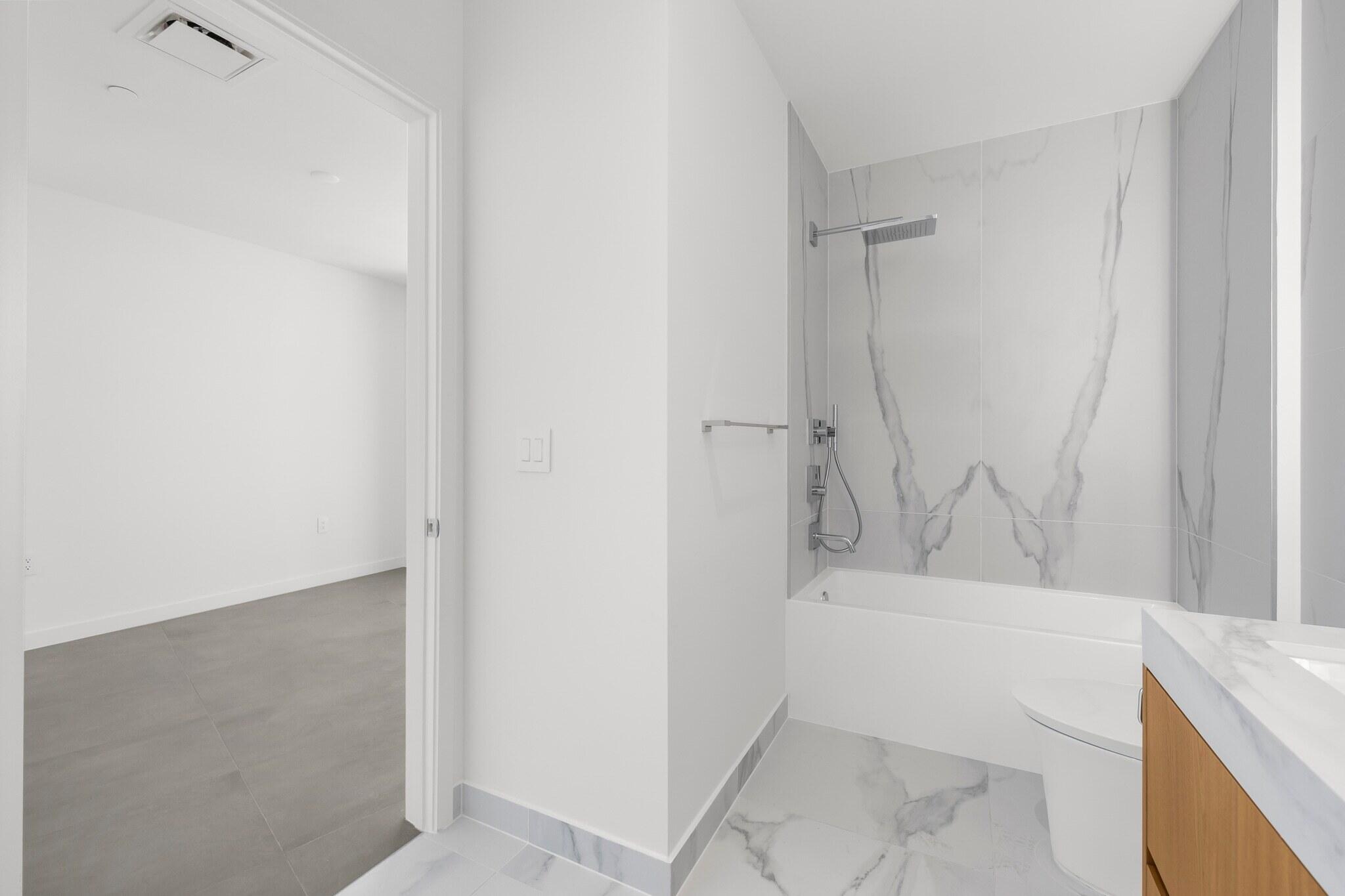 1400 Biscayne #3607, Miami FL 33132