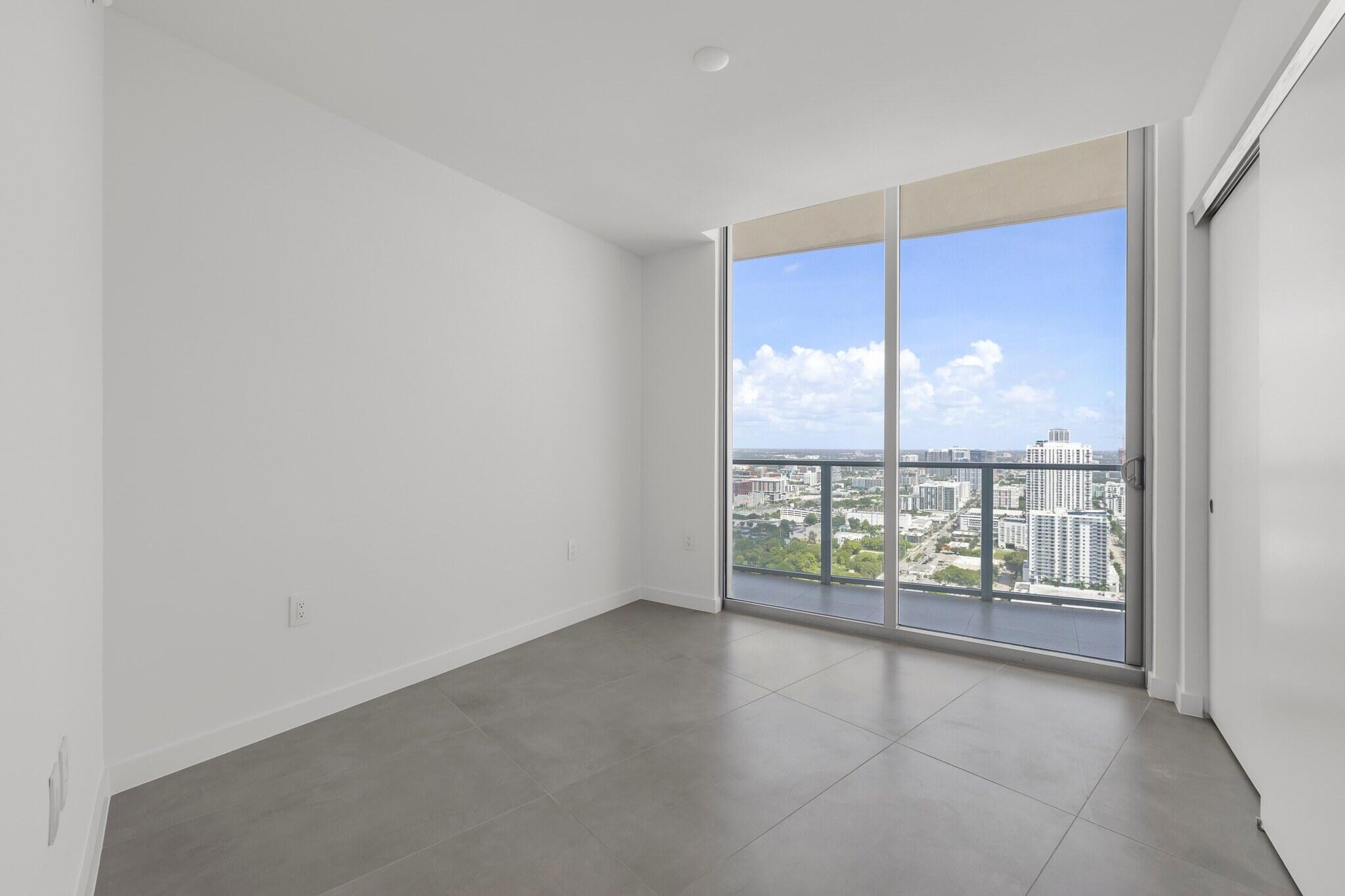 1400 Biscayne #3607, Miami FL 33132