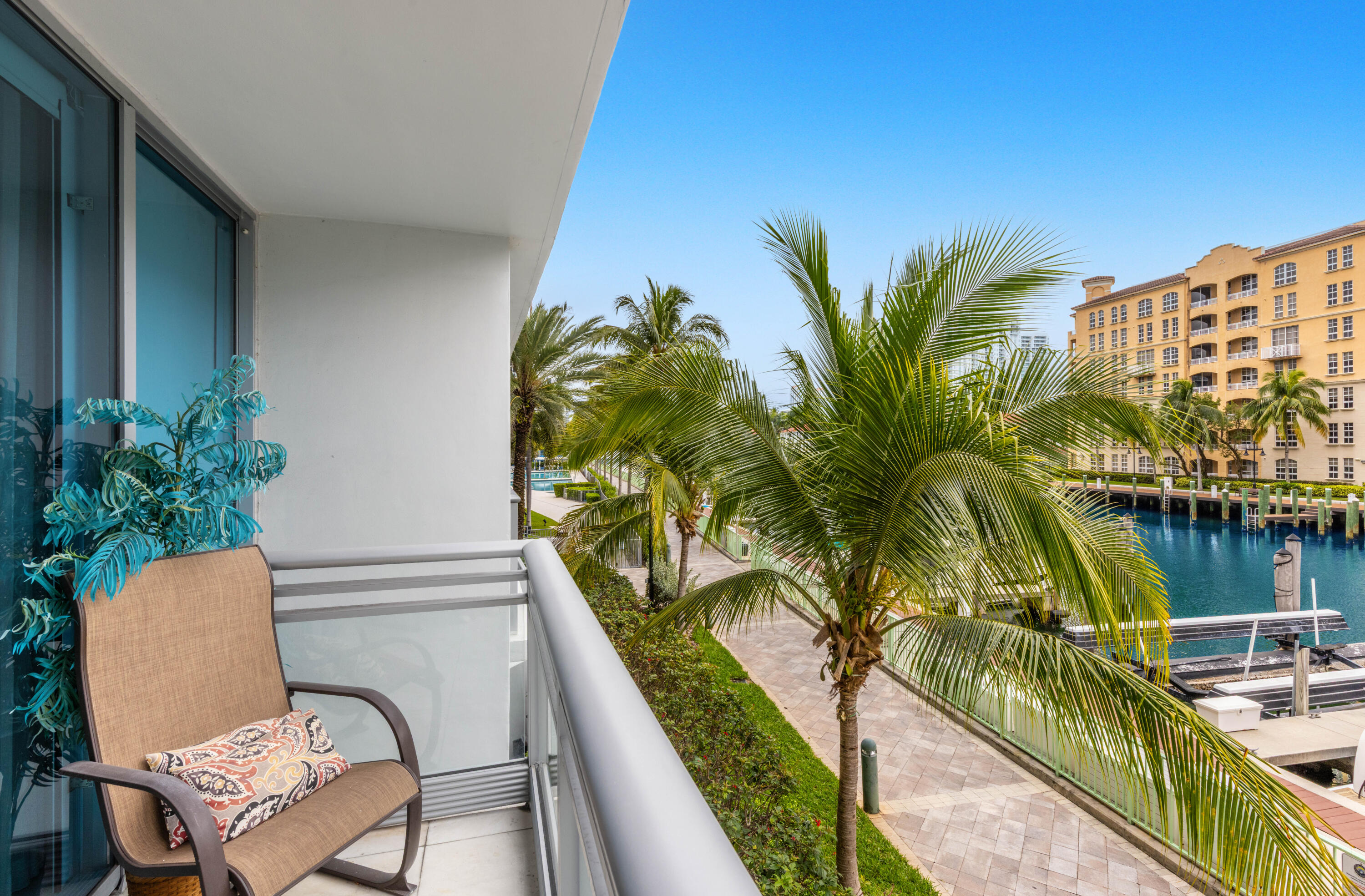 2950 NE 188th #122, Aventura FL 33180