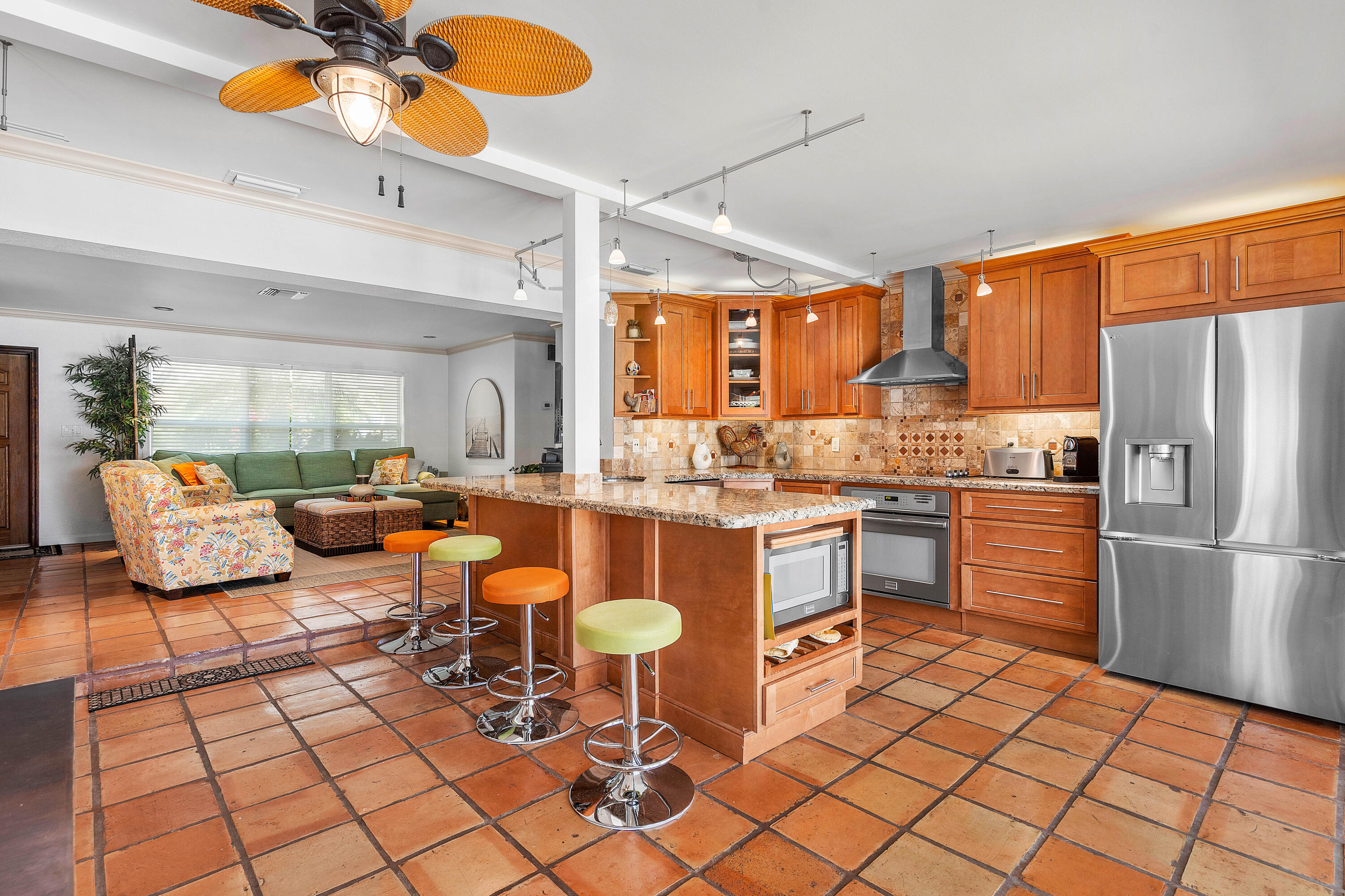 2330 NE 48TH, Lighthouse Point FL 33064