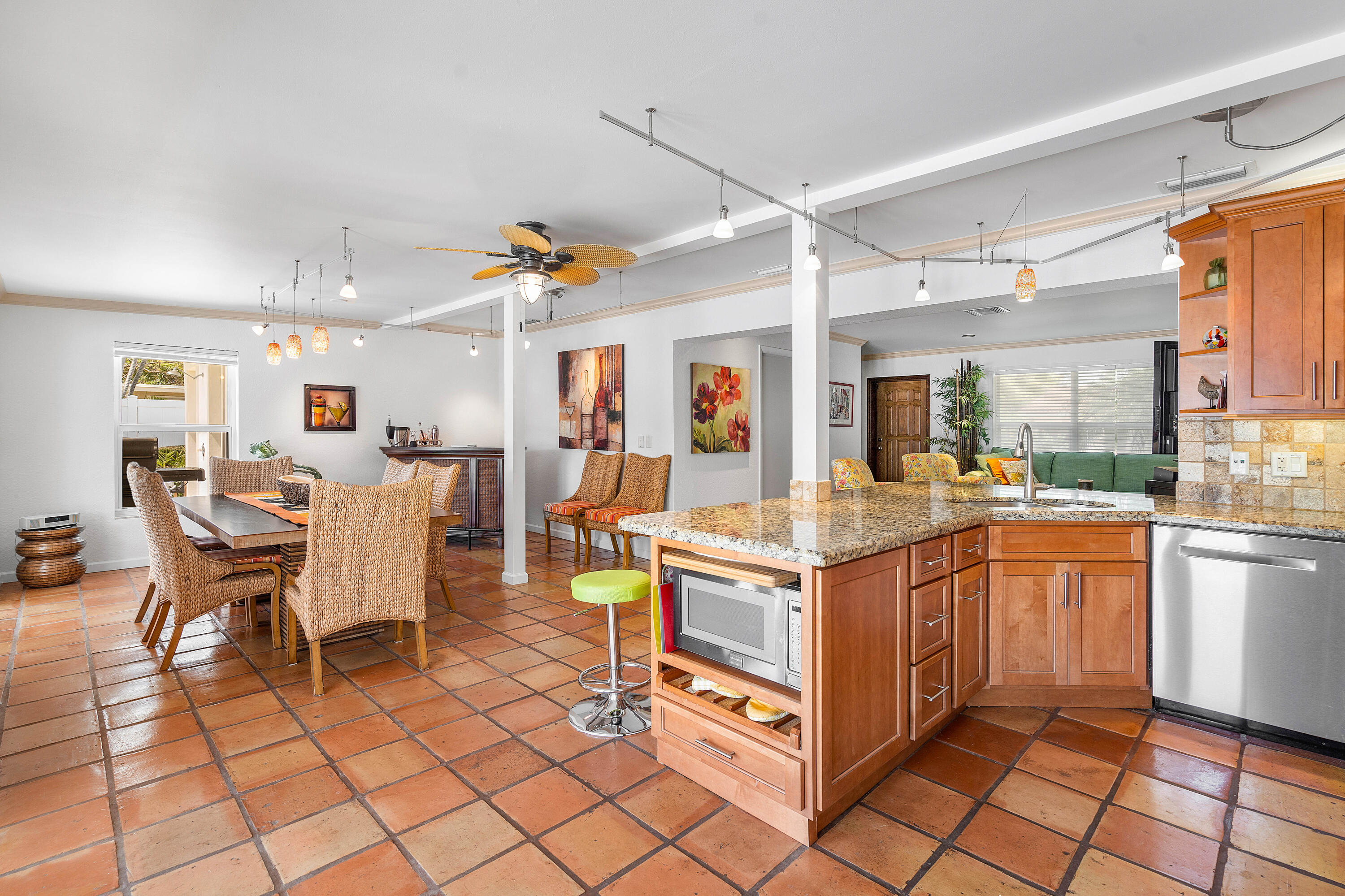 2330 NE 48TH, Lighthouse Point FL 33064