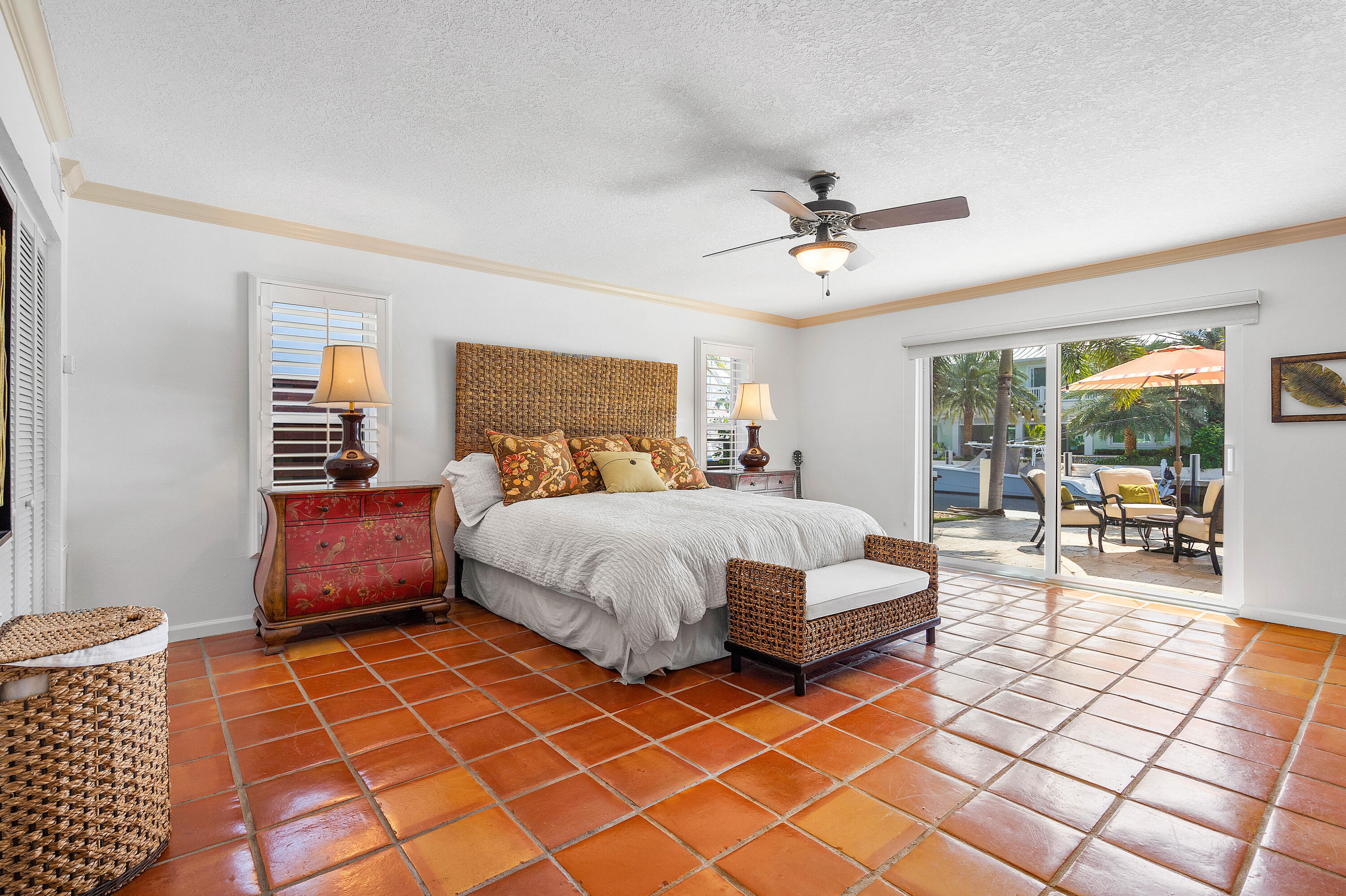2330 NE 48TH, Lighthouse Point FL 33064
