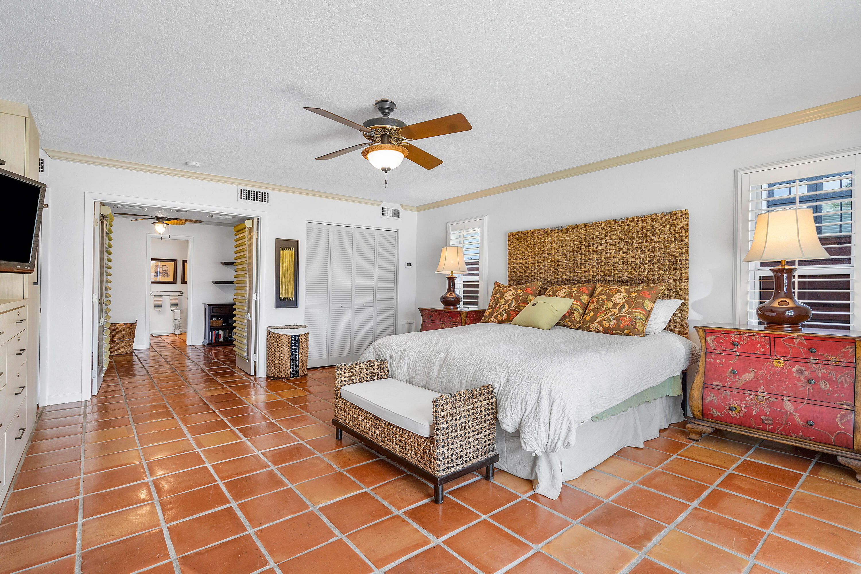 2330 NE 48TH, Lighthouse Point FL 33064