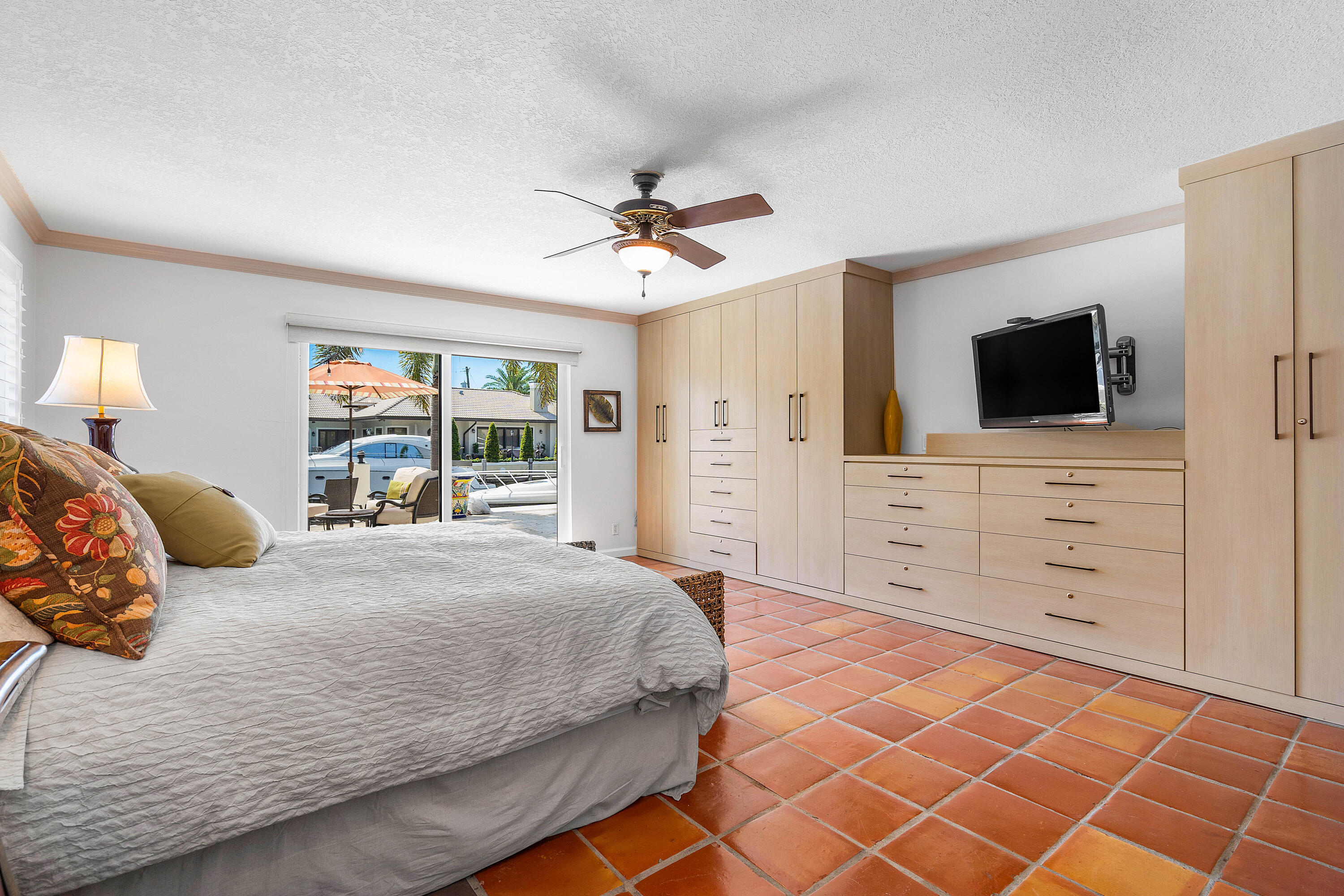 2330 NE 48TH, Lighthouse Point FL 33064