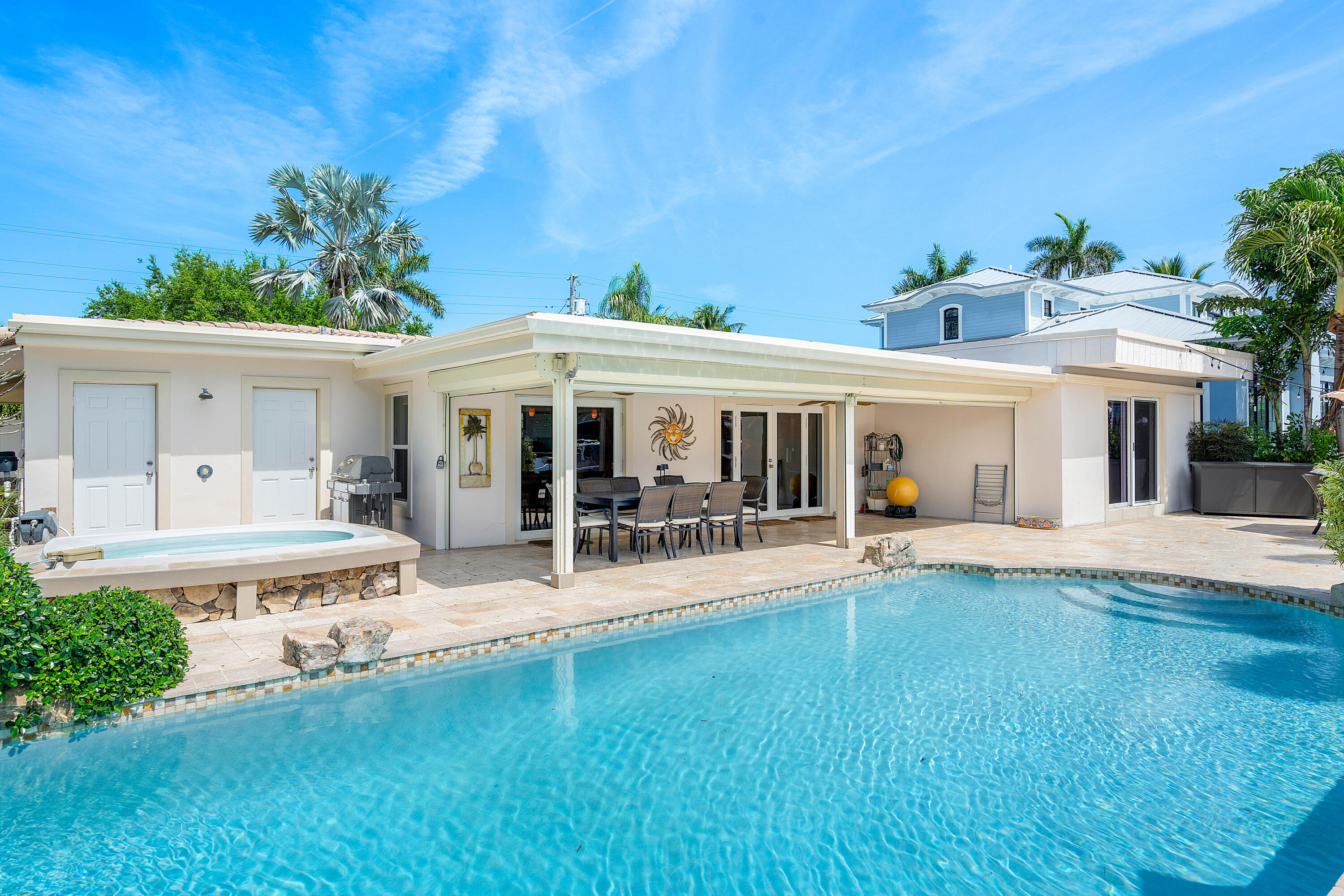 2330 NE 48TH, Lighthouse Point FL 33064