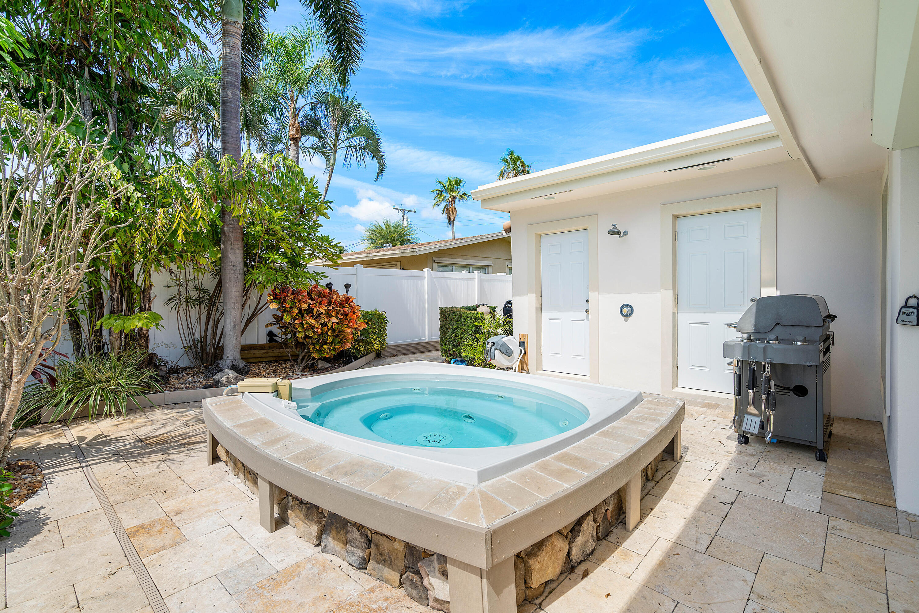 2330 NE 48TH, Lighthouse Point FL 33064