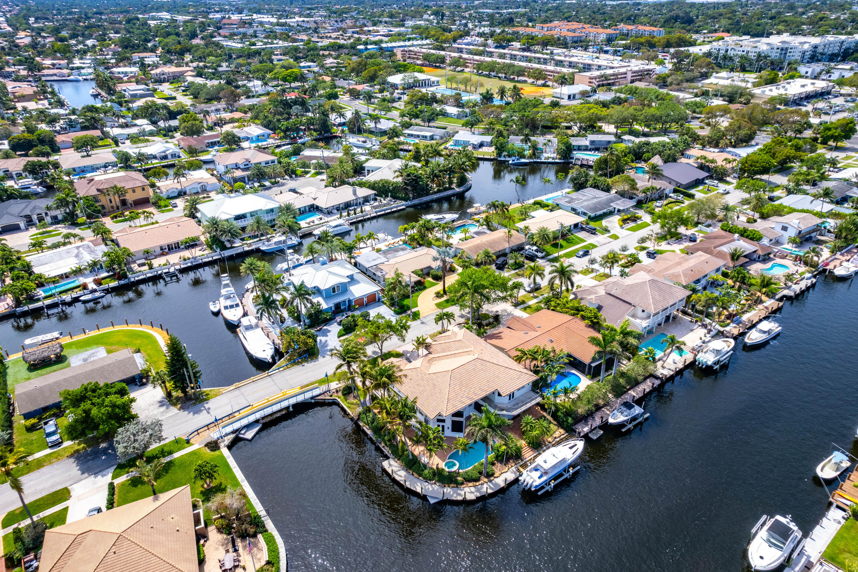 2330 NE 48TH, Lighthouse Point FL 33064