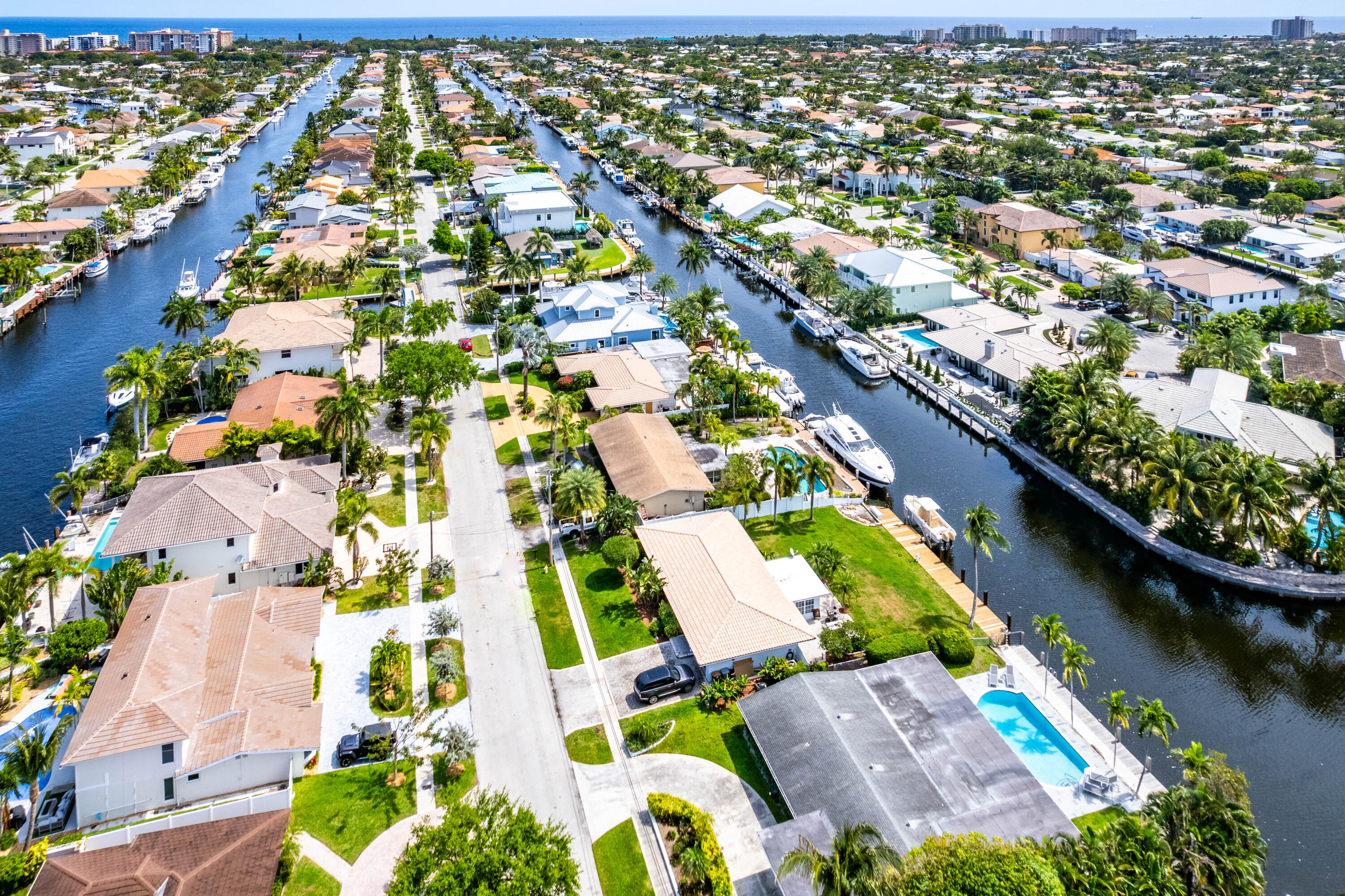 2330 NE 48TH, Lighthouse Point FL 33064
