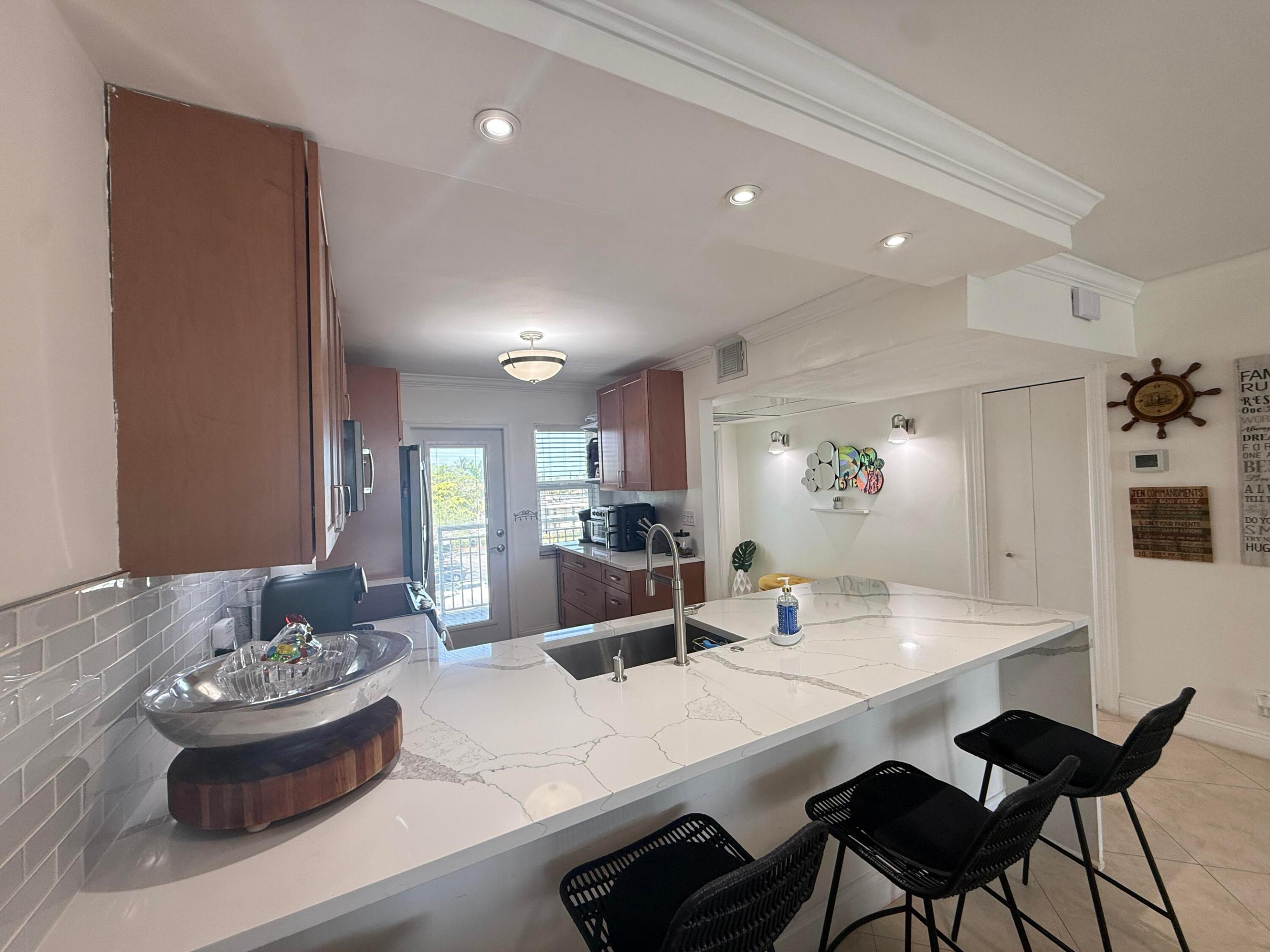 3180 NE 48TH #406, Lighthouse Point FL 33064
