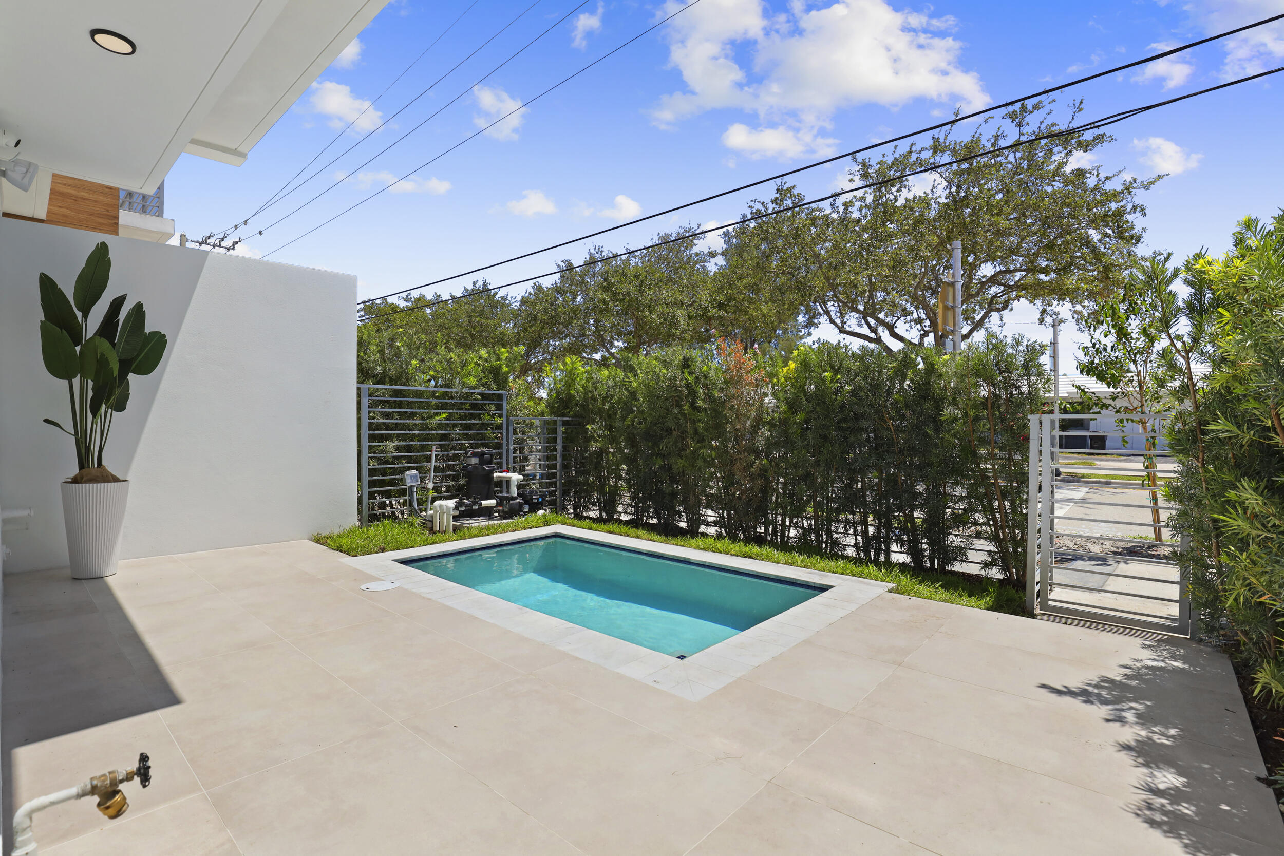 1807 NE 13 #1807, Fort Lauderdale FL 33304