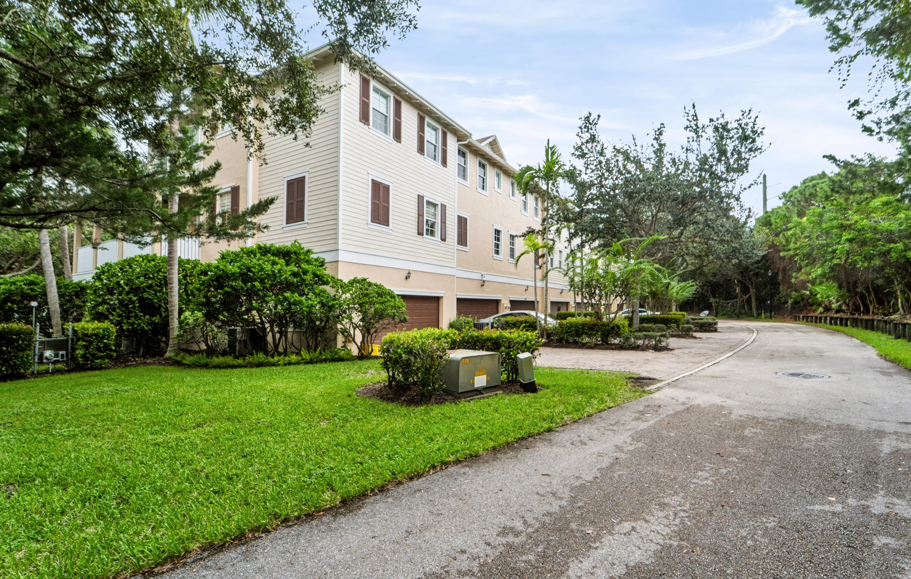 297 E Bay Cedar, Jupiter FL 33458