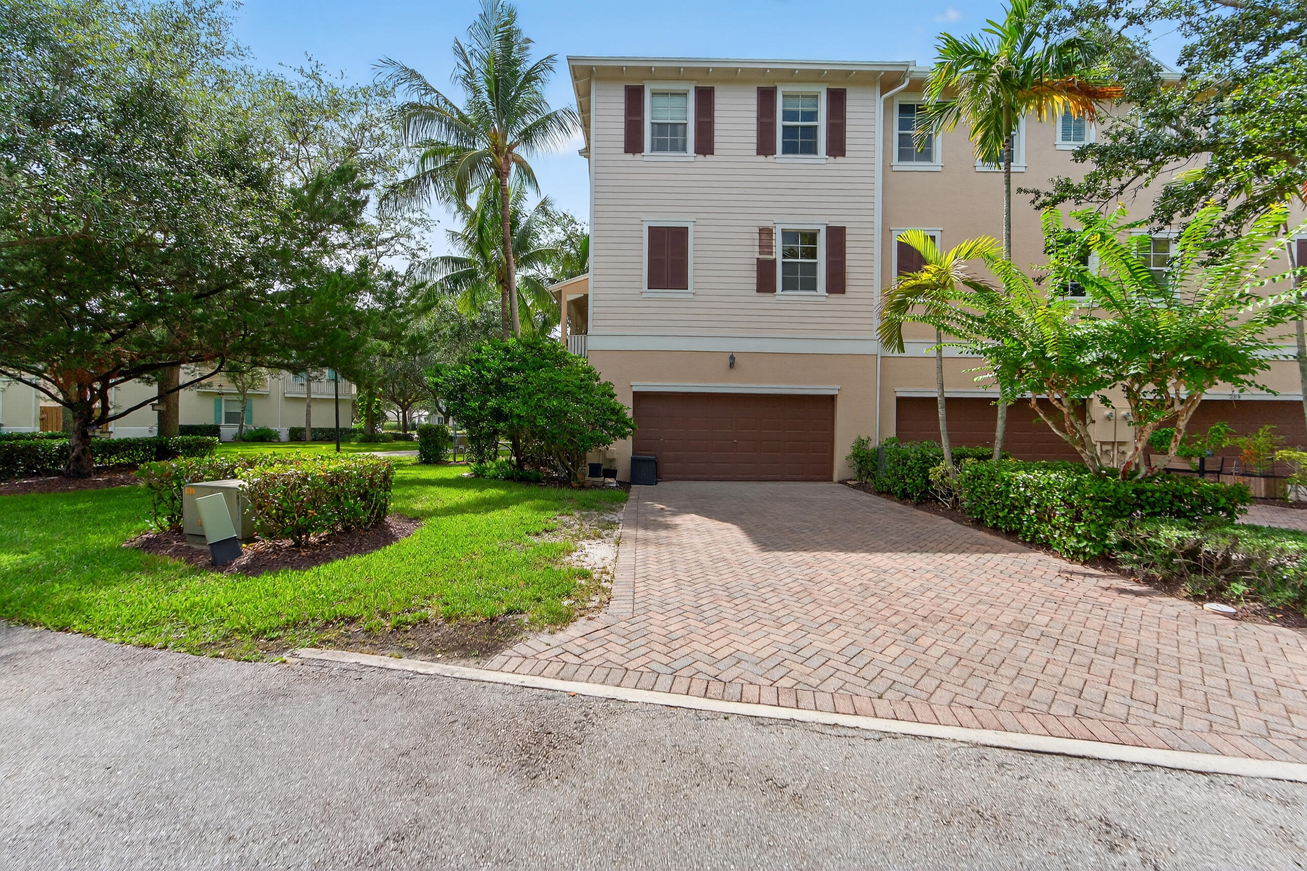 297 E Bay Cedar, Jupiter FL 33458
