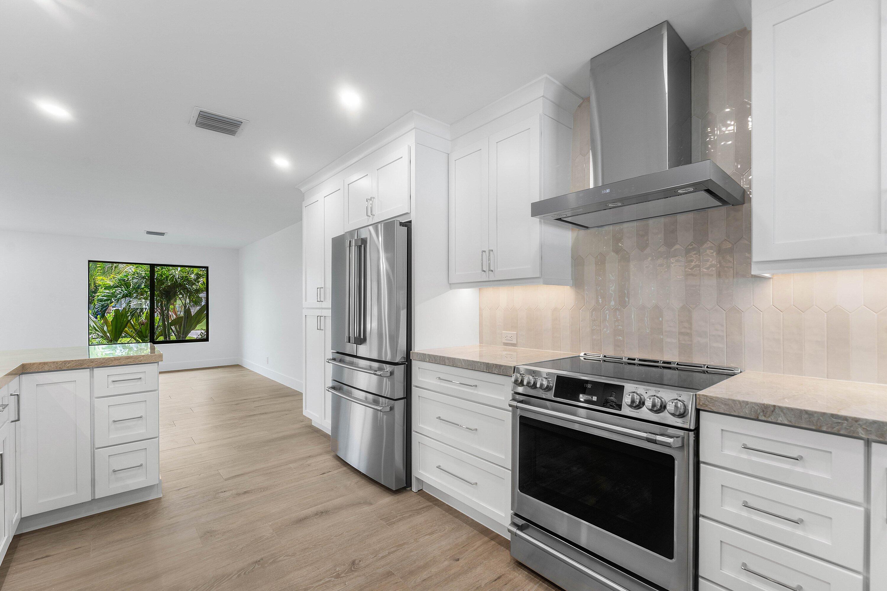 111 FAIRVIEW, Tequesta FL 33469