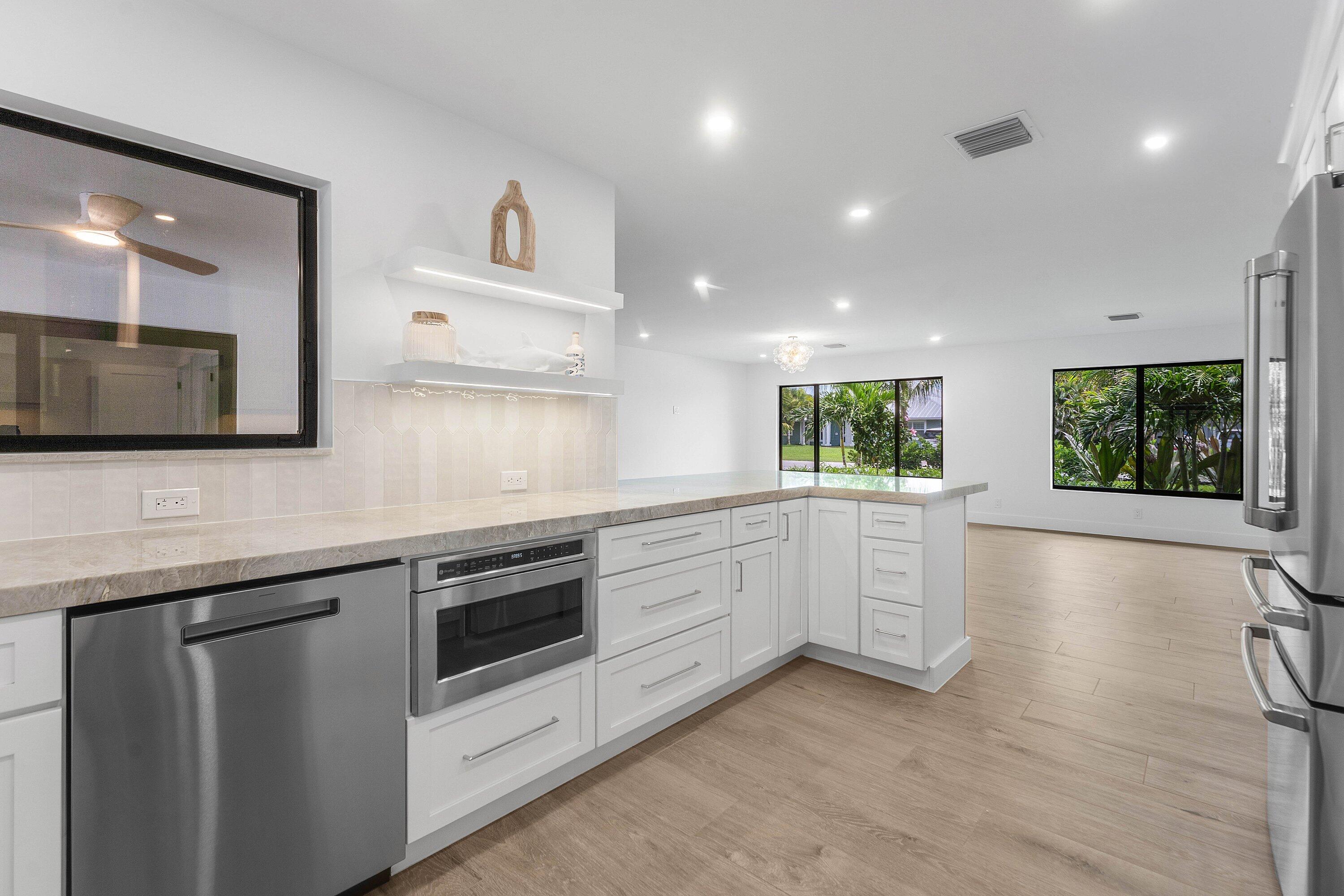 111 FAIRVIEW, Tequesta FL 33469