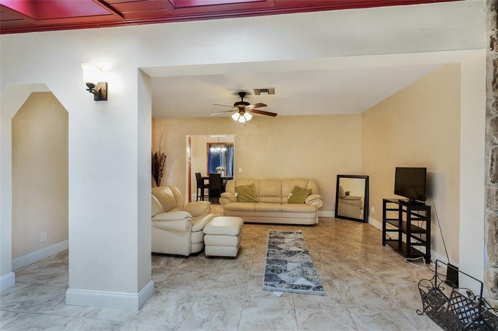 617 LAKESIDE, Boynton Beach FL 33435