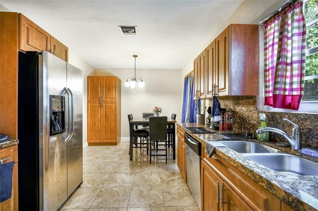 617 LAKESIDE, Boynton Beach FL 33435