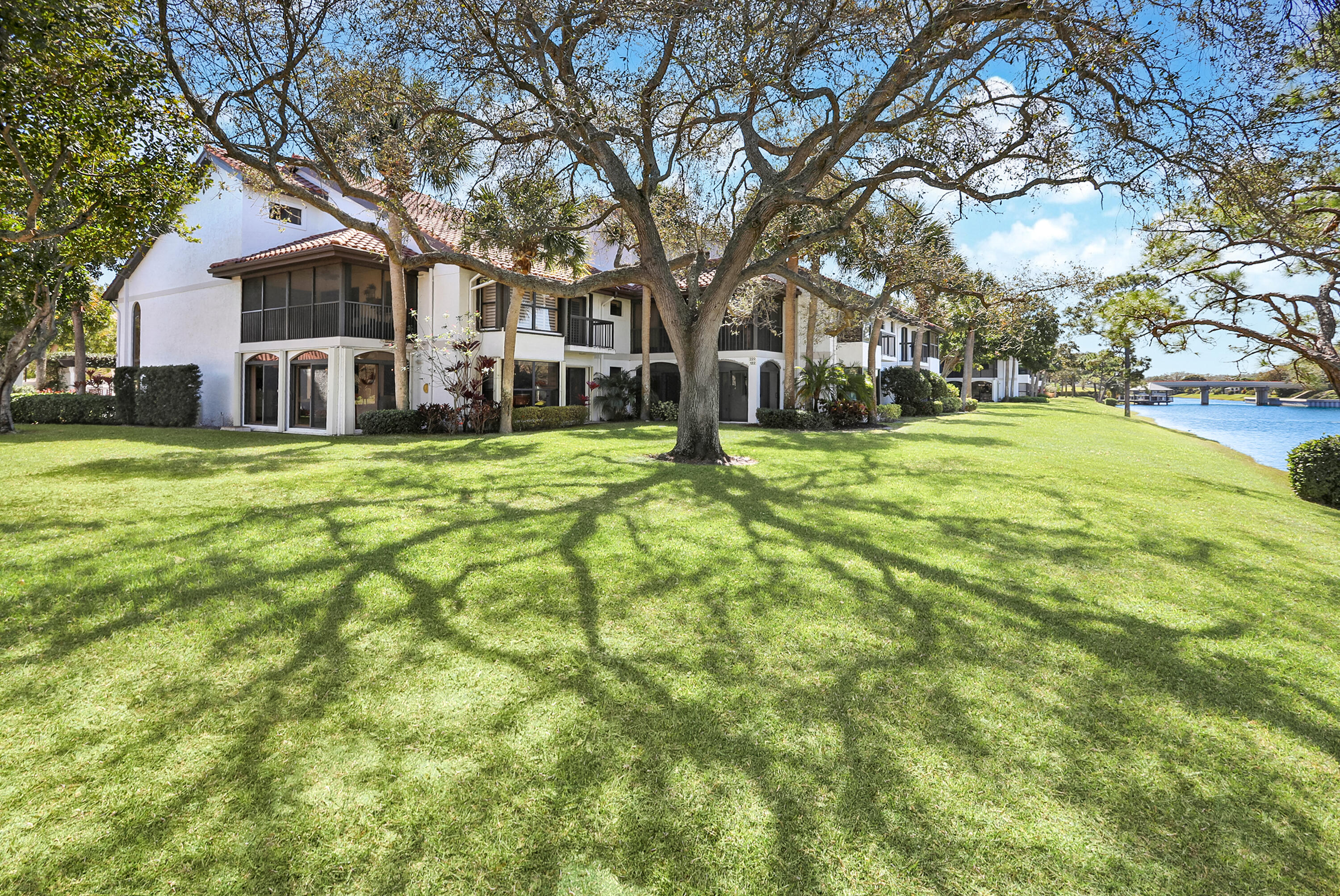 16671 Traders #121, Jupiter FL 33477