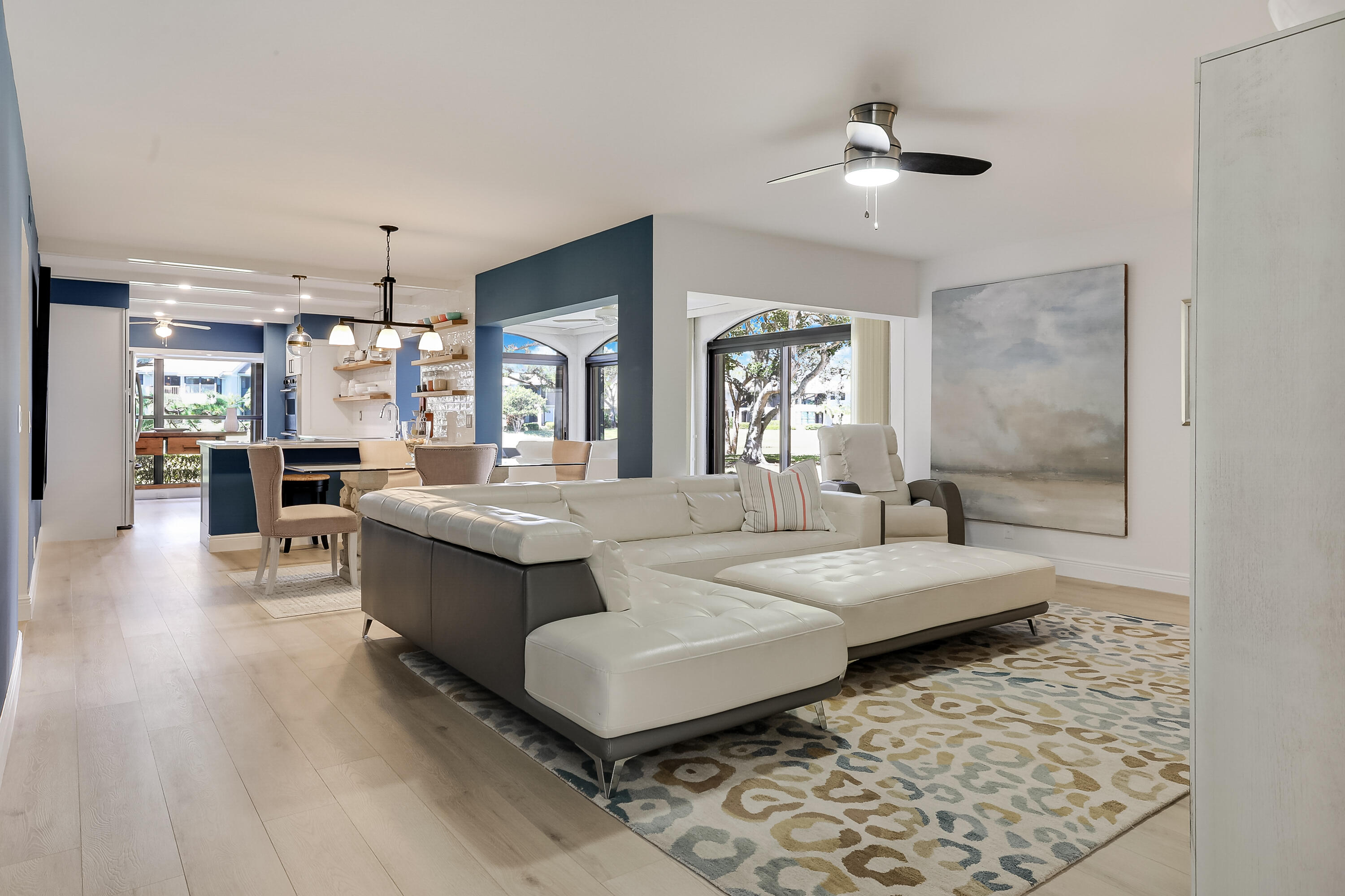 16671 Traders #121, Jupiter FL 33477